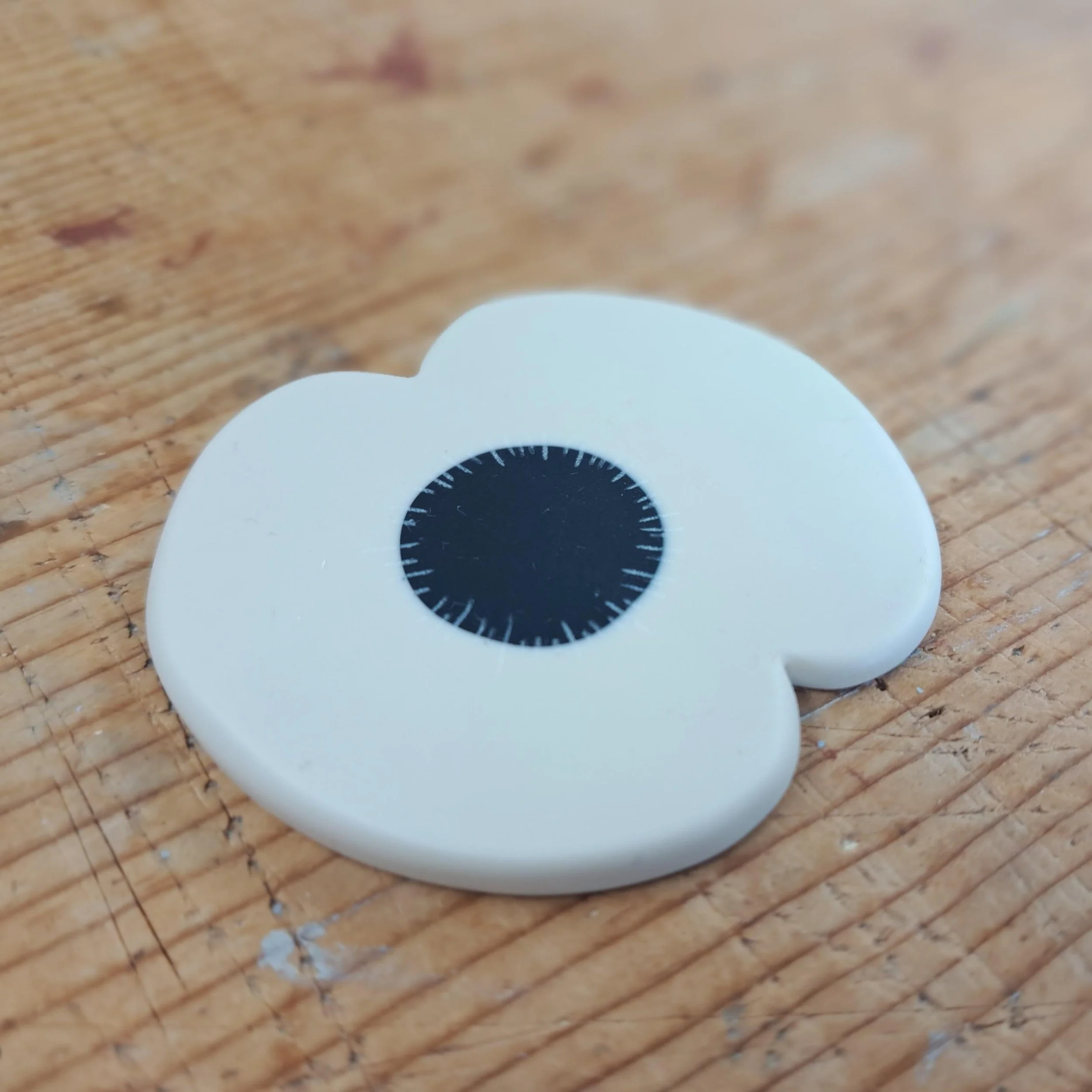 brooch poppy cream black1a.jpg