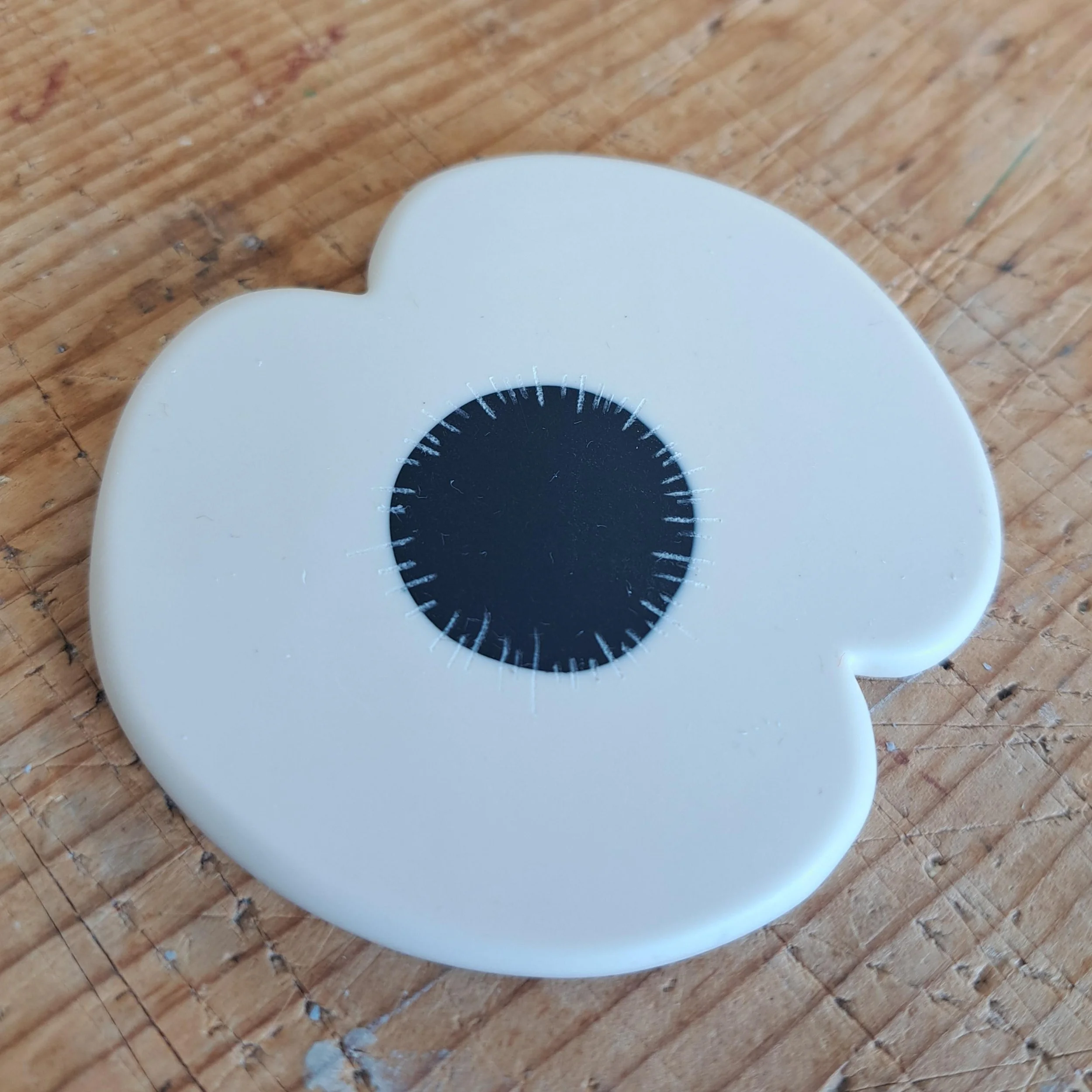 brooch poppy cream black1.jpg