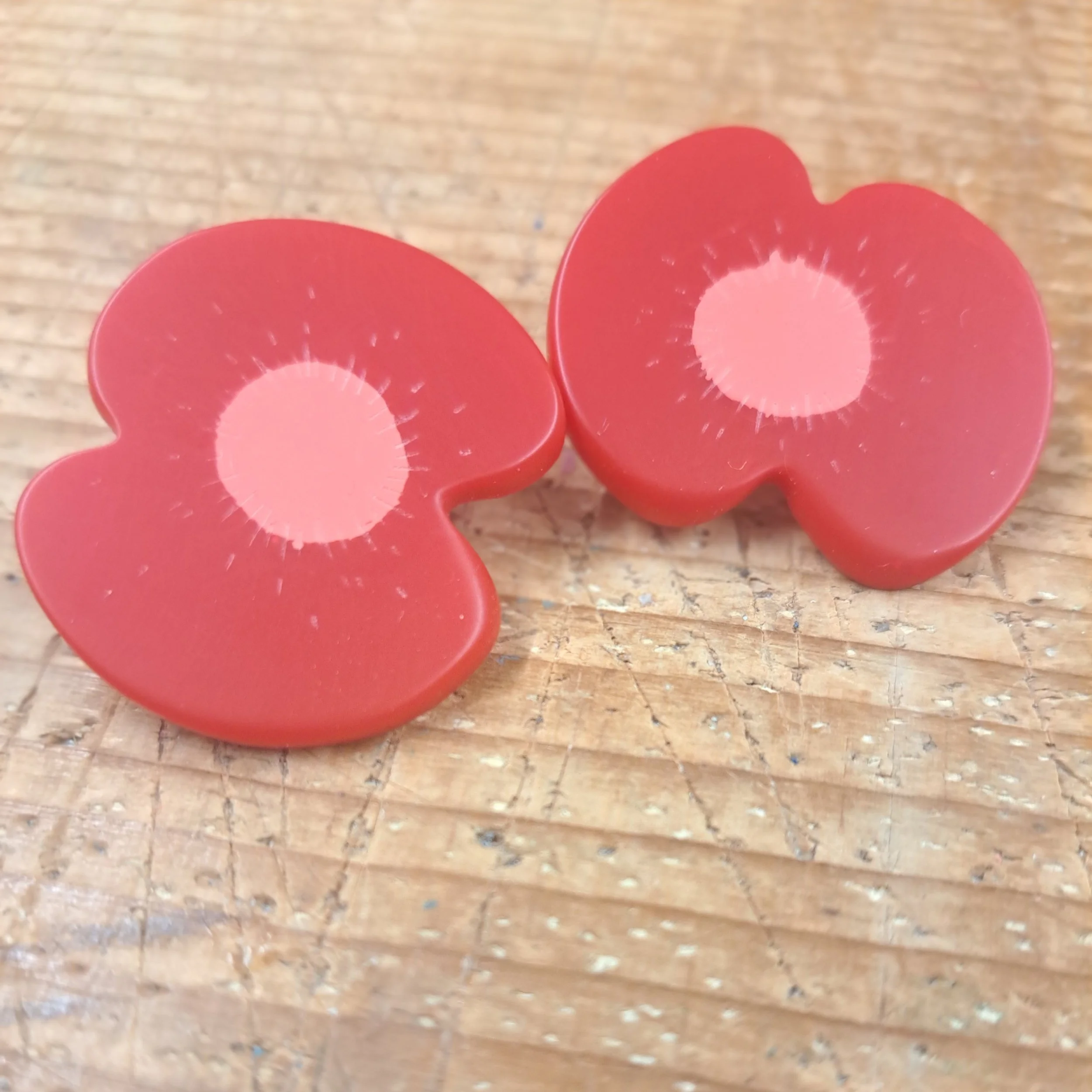LARGE POPPY STUDS
