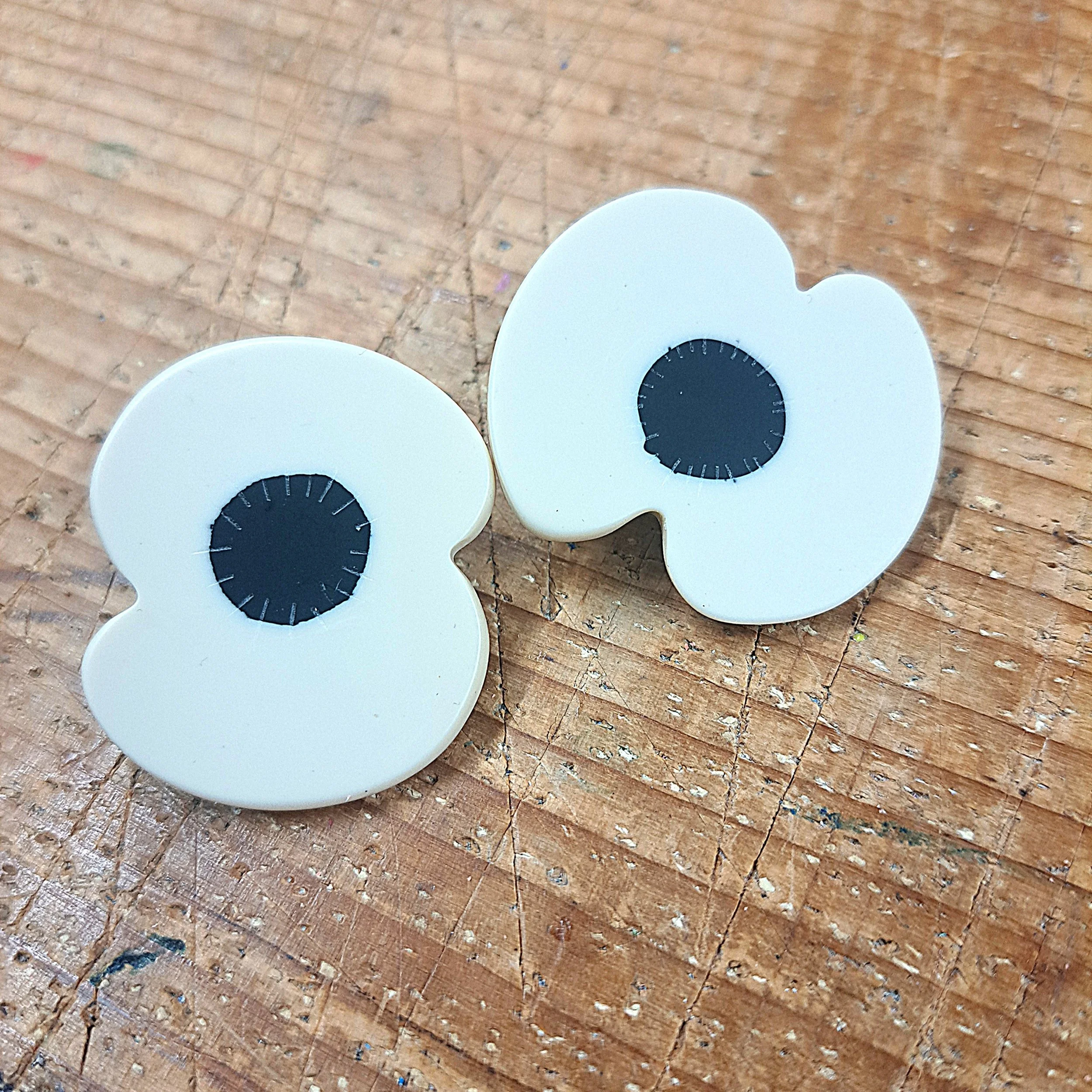 er poppy studs cream1.jpg