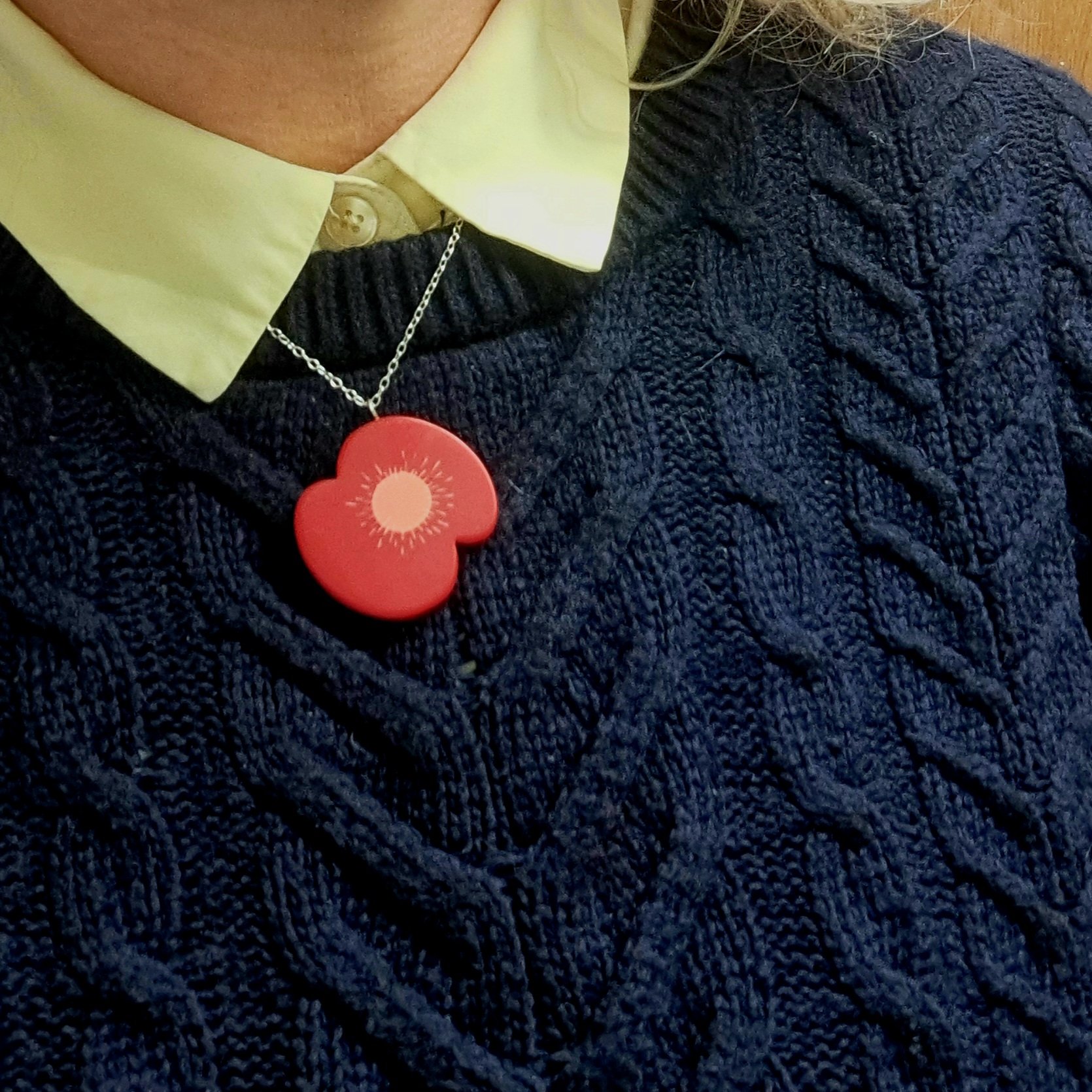Poppy pendant model 2.jpg