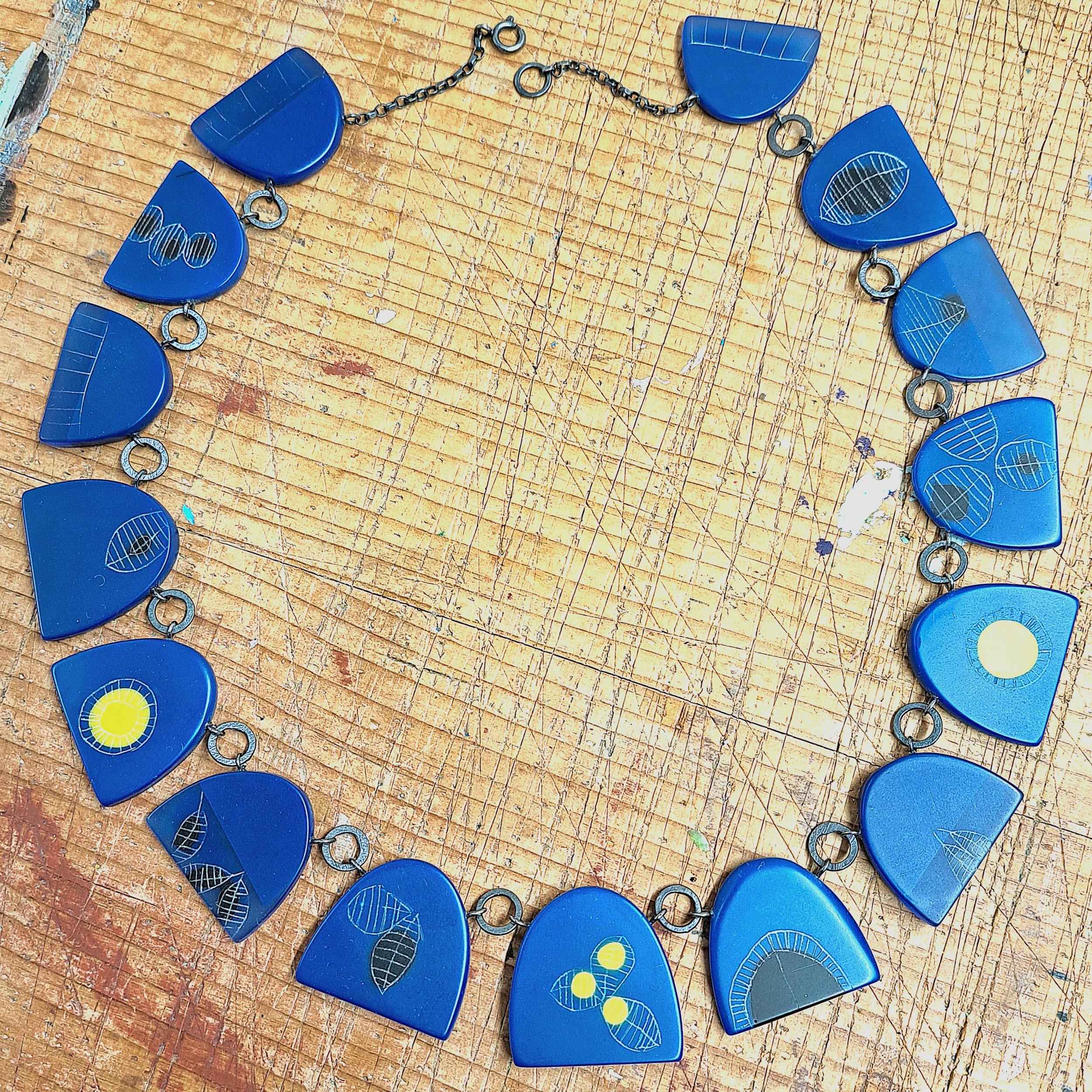 necklace demi dk blue yellow blk3.jpg