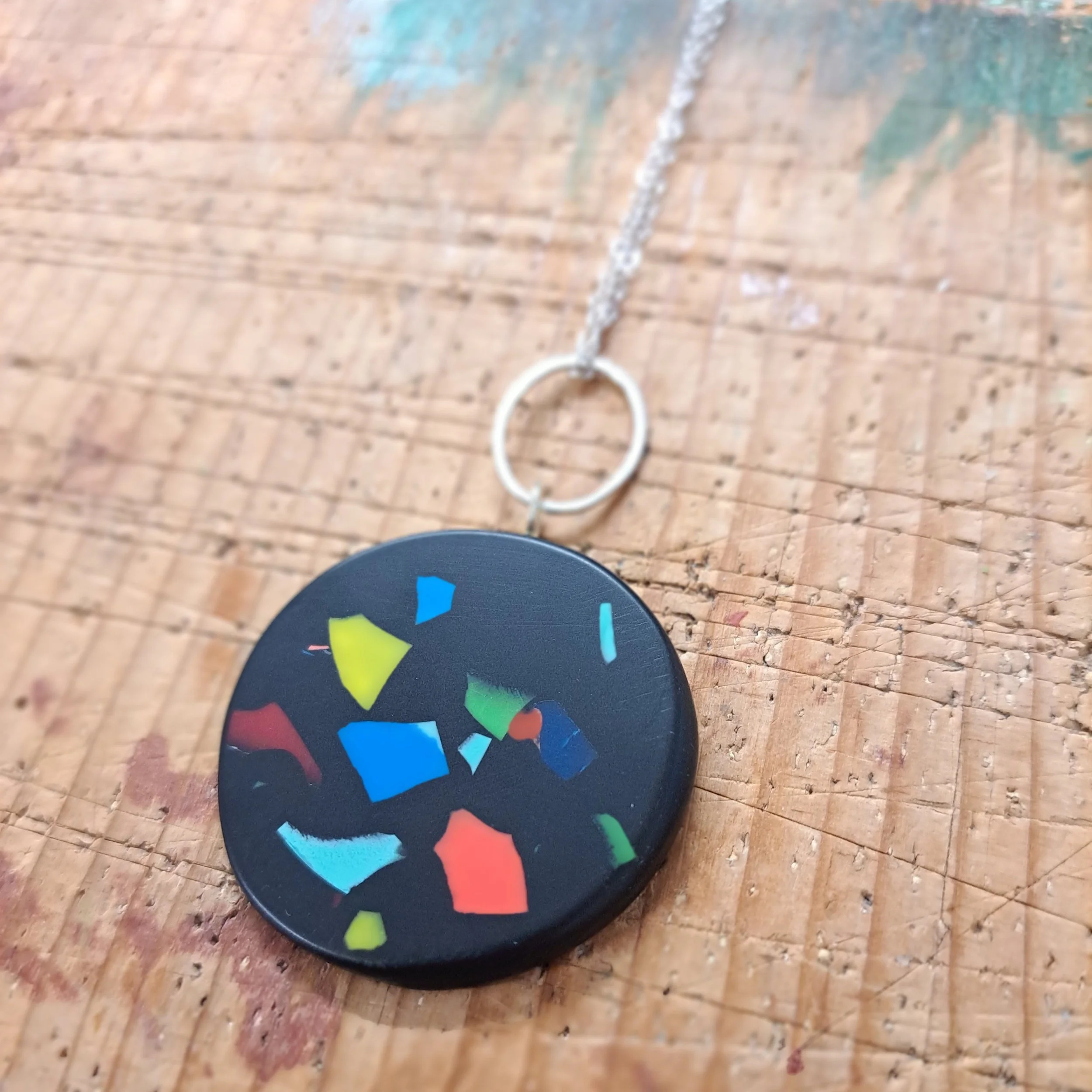 Midnight XL round pendant with link