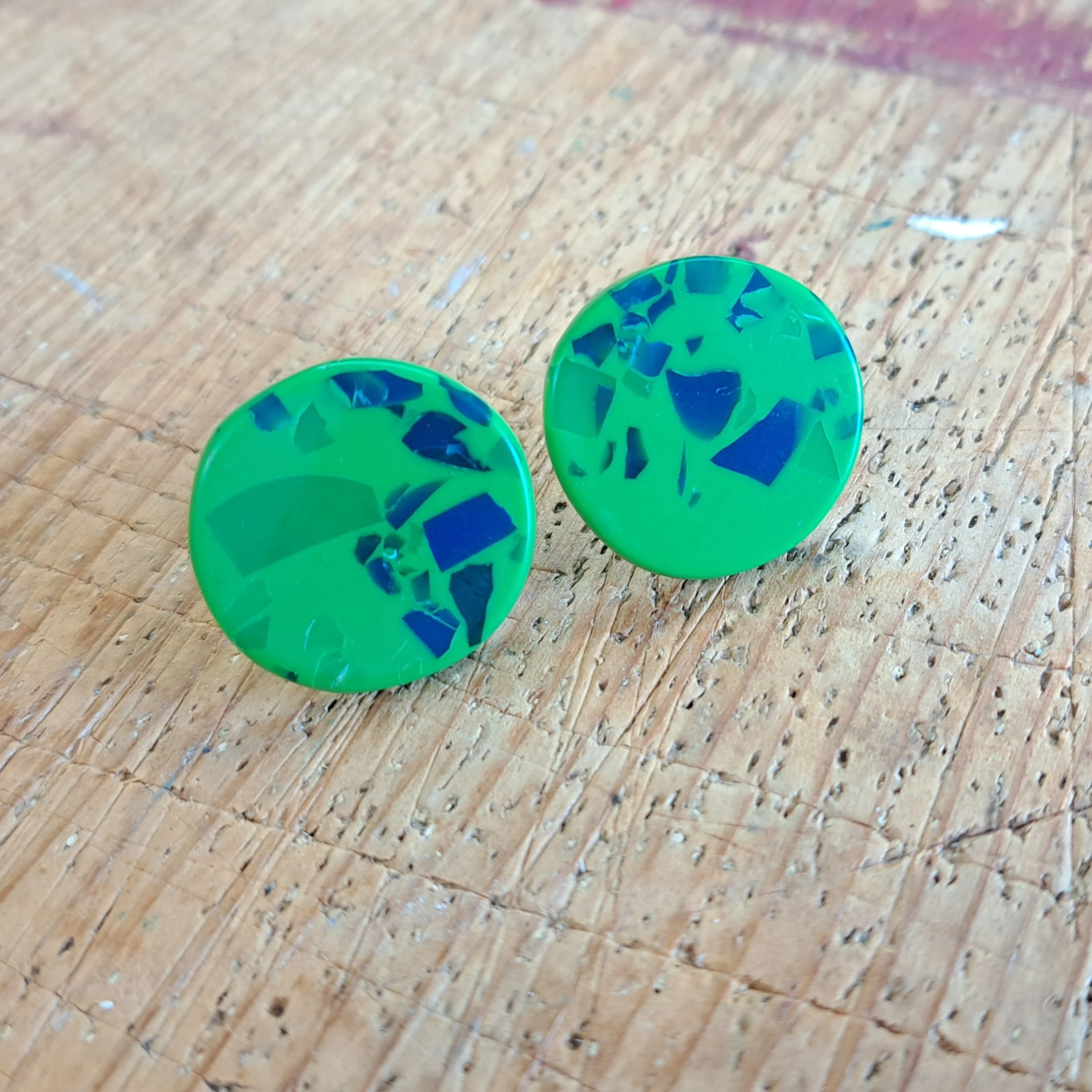 green specke large round studs