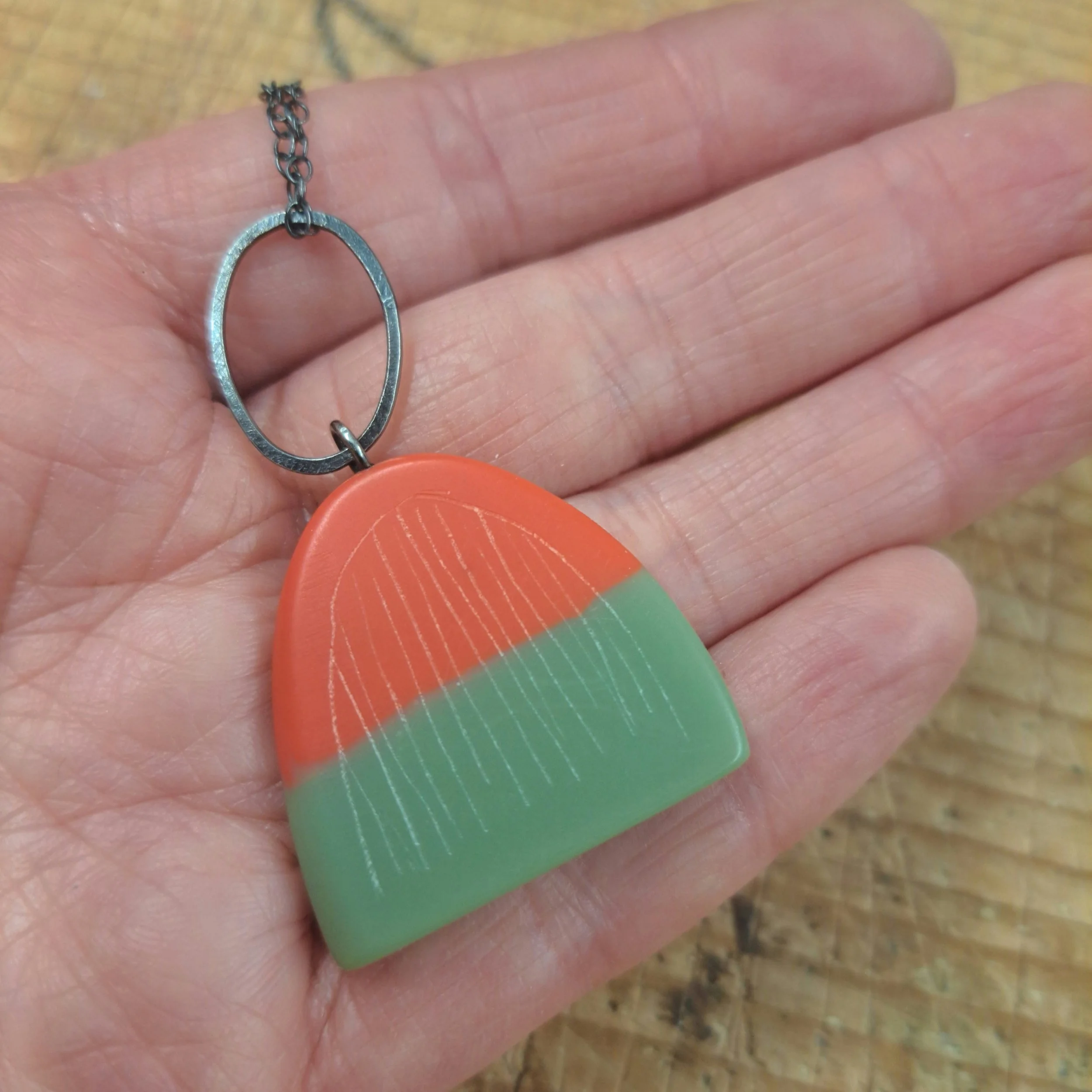 necklace demi pendant split coral olive1.jpg