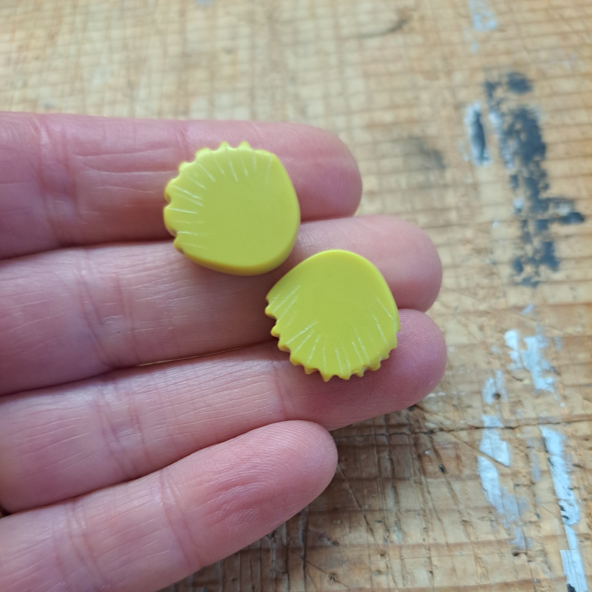sample yellow studs