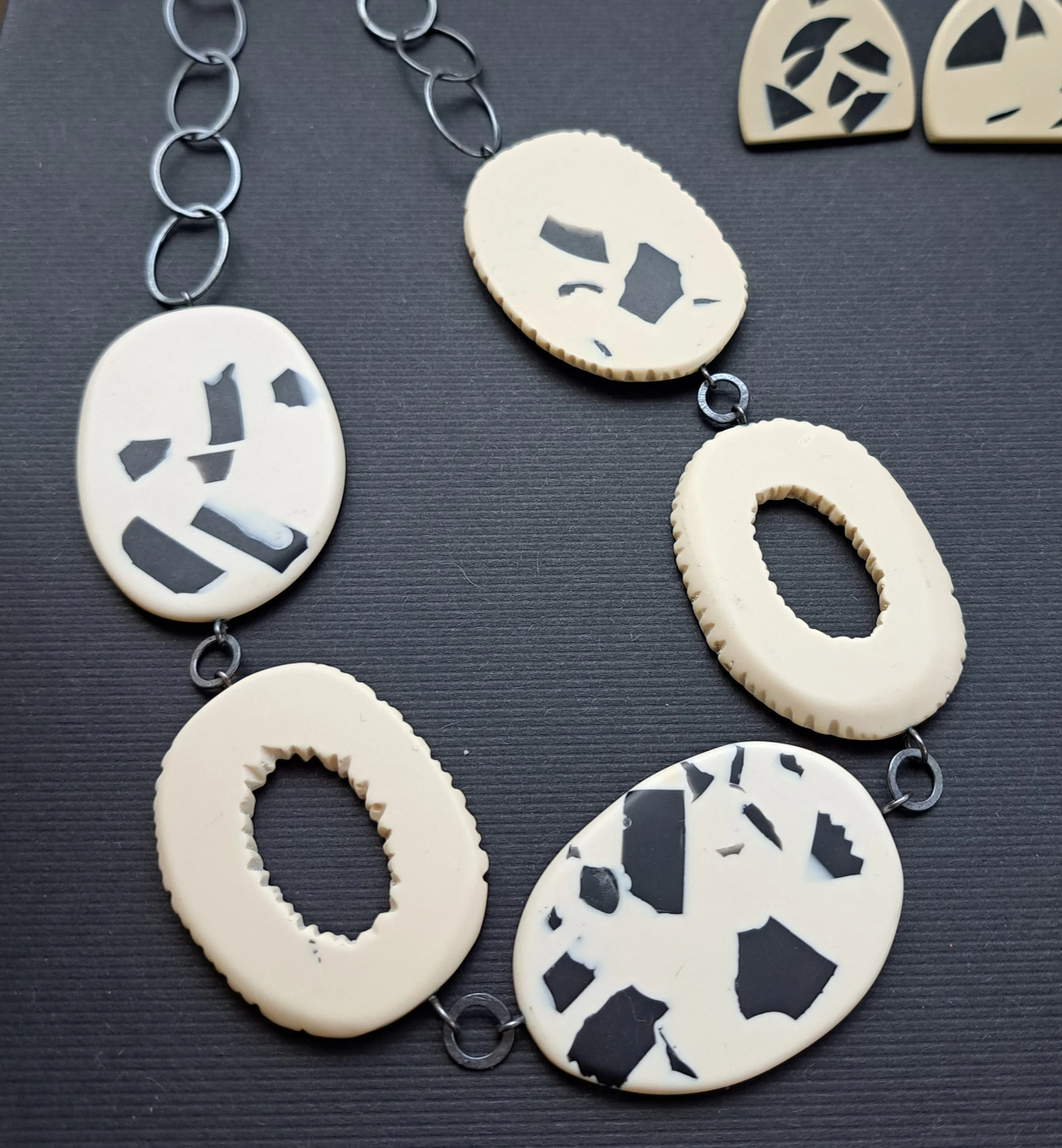 earrings round studs deep blue yellow 1.jpg