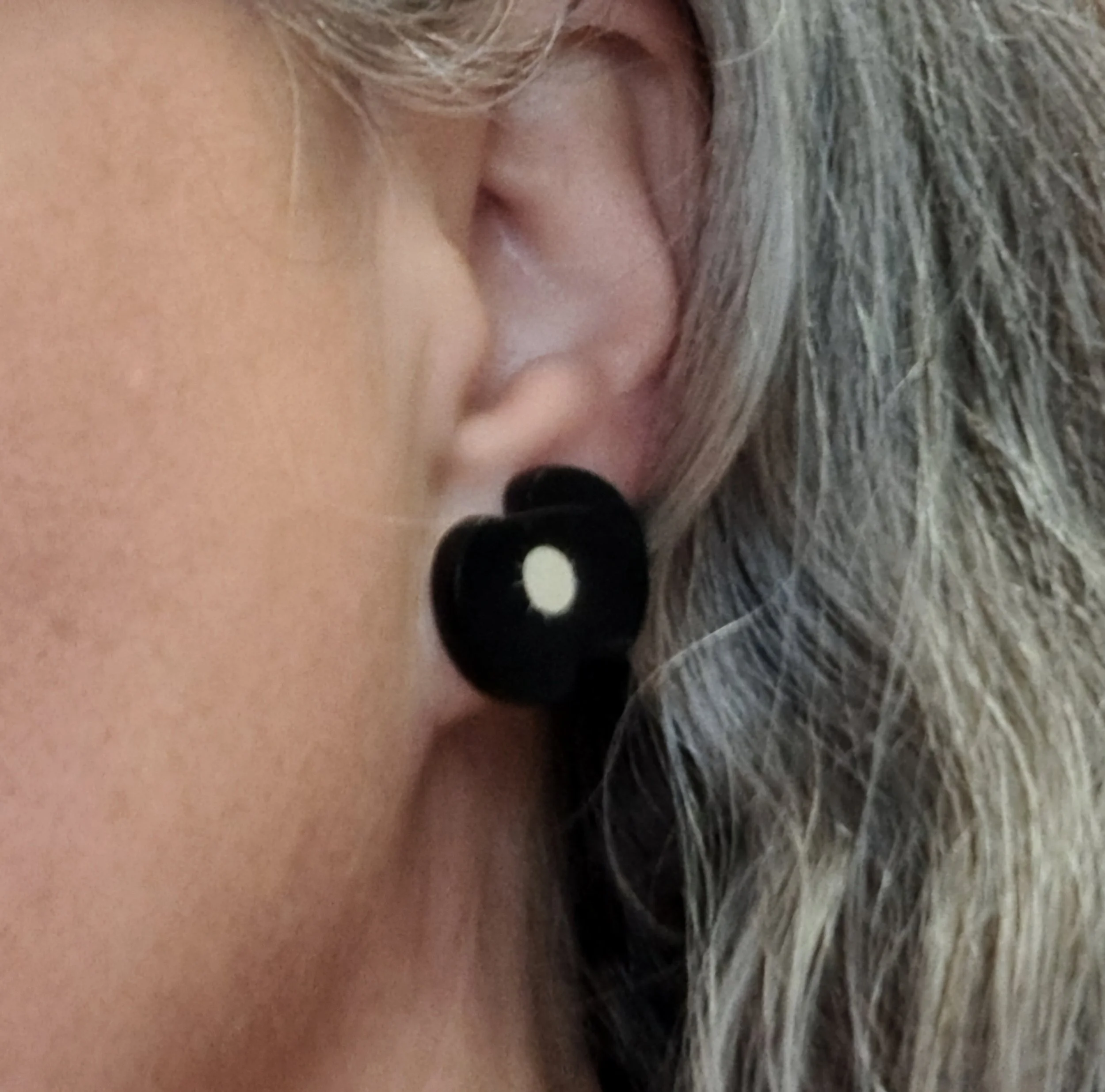 poppy earrings small studs black.jpg