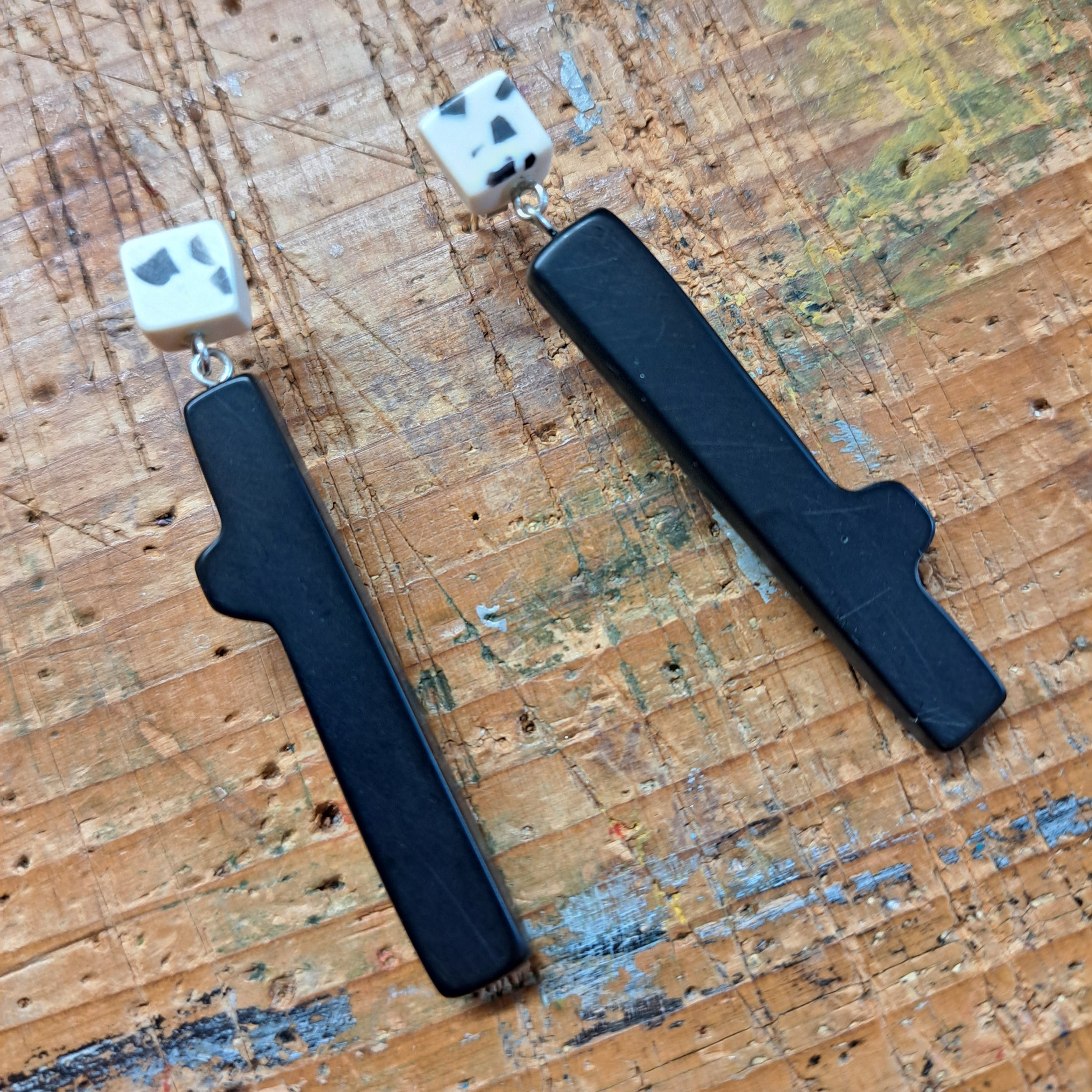 monochrome speckle twig double drops