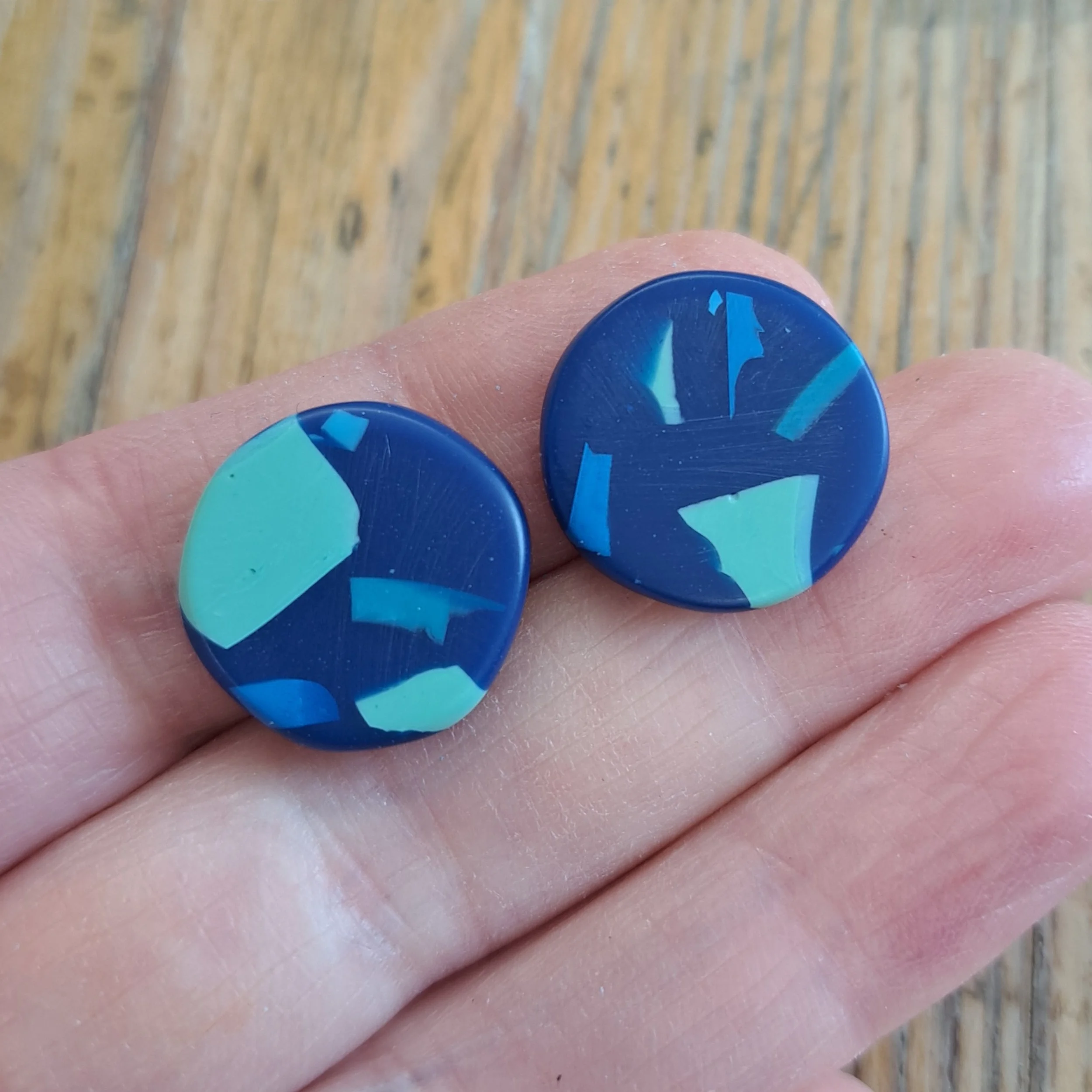 blue speckle round studs