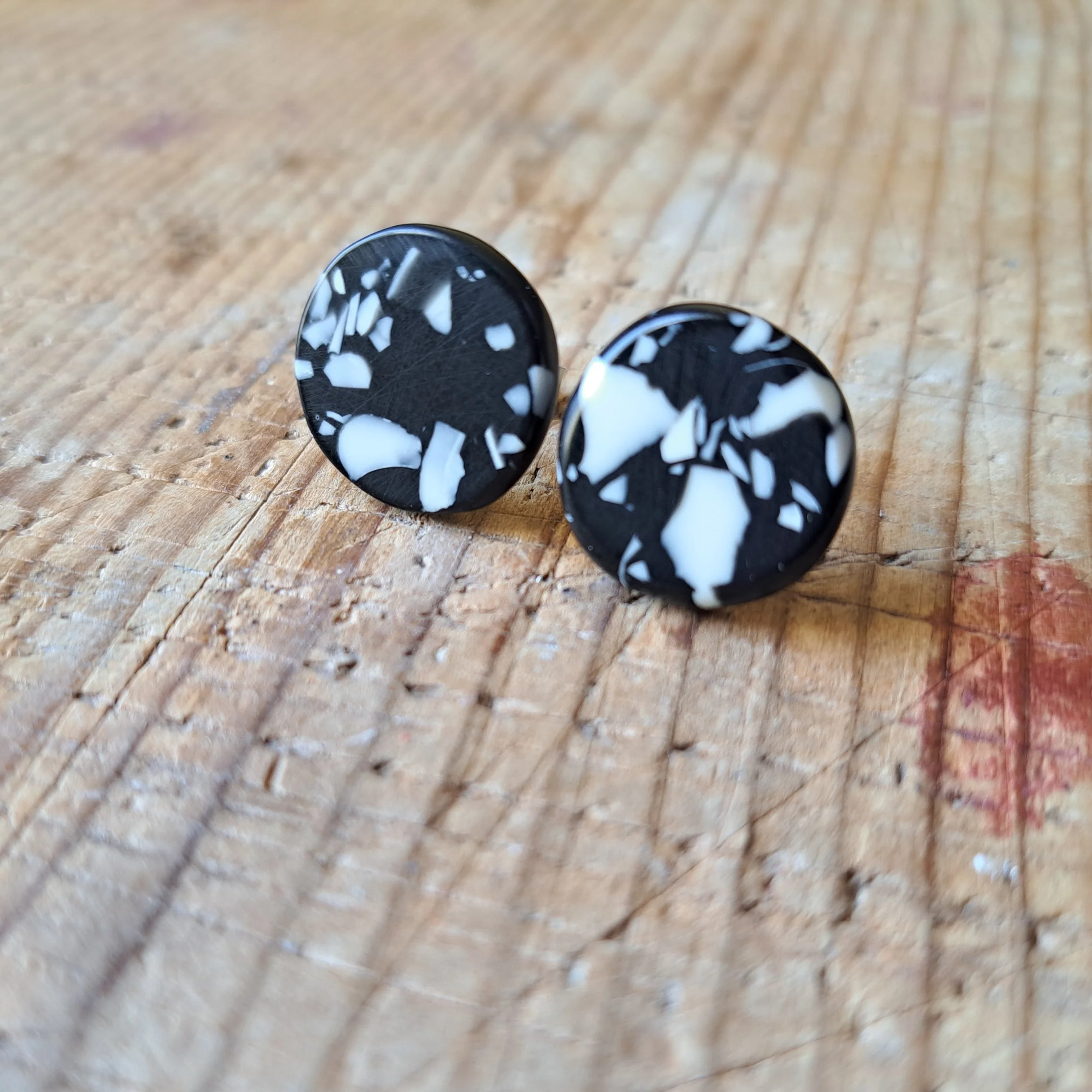 black speckle round studs