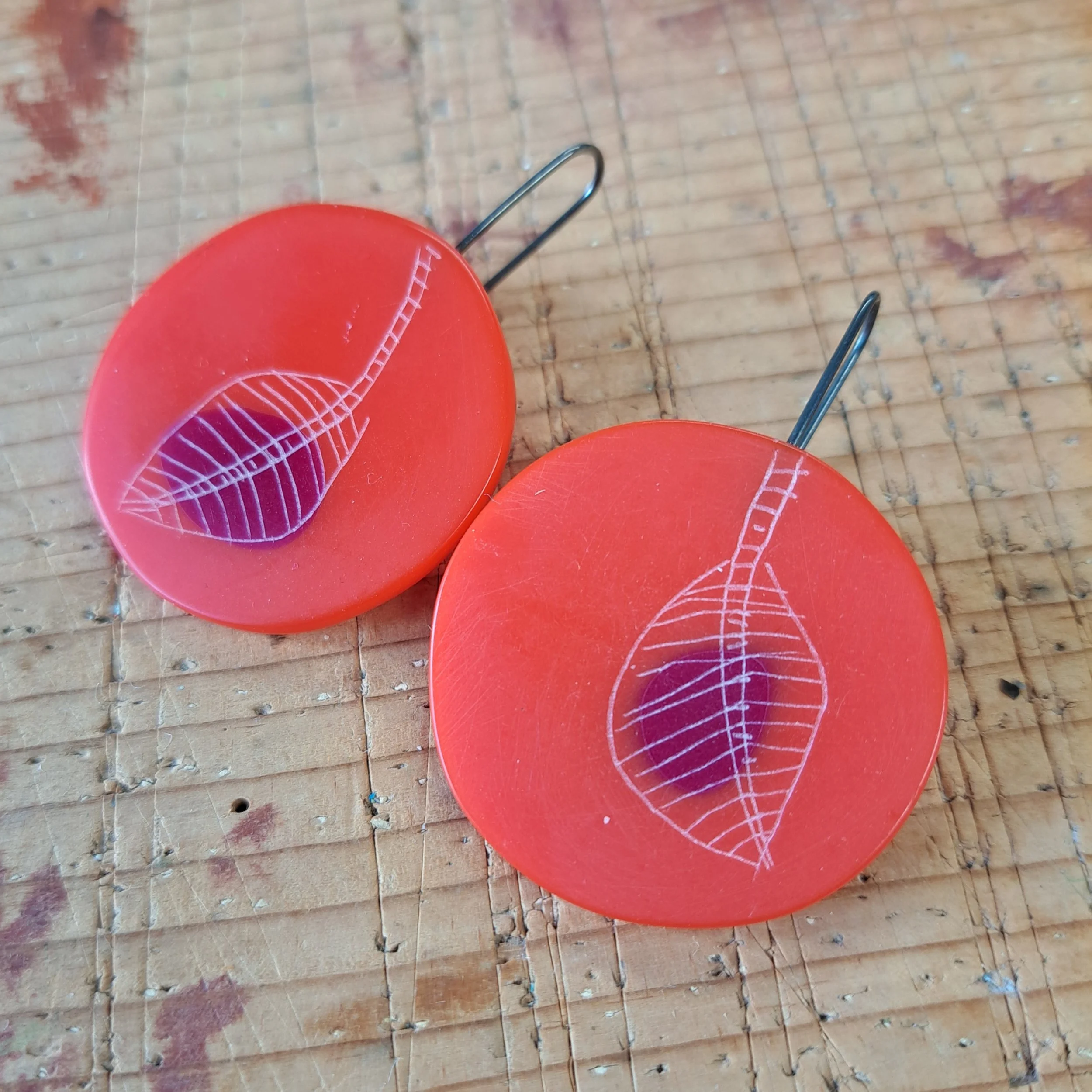 EARRINGS round drops x large red and magenta1.jpg