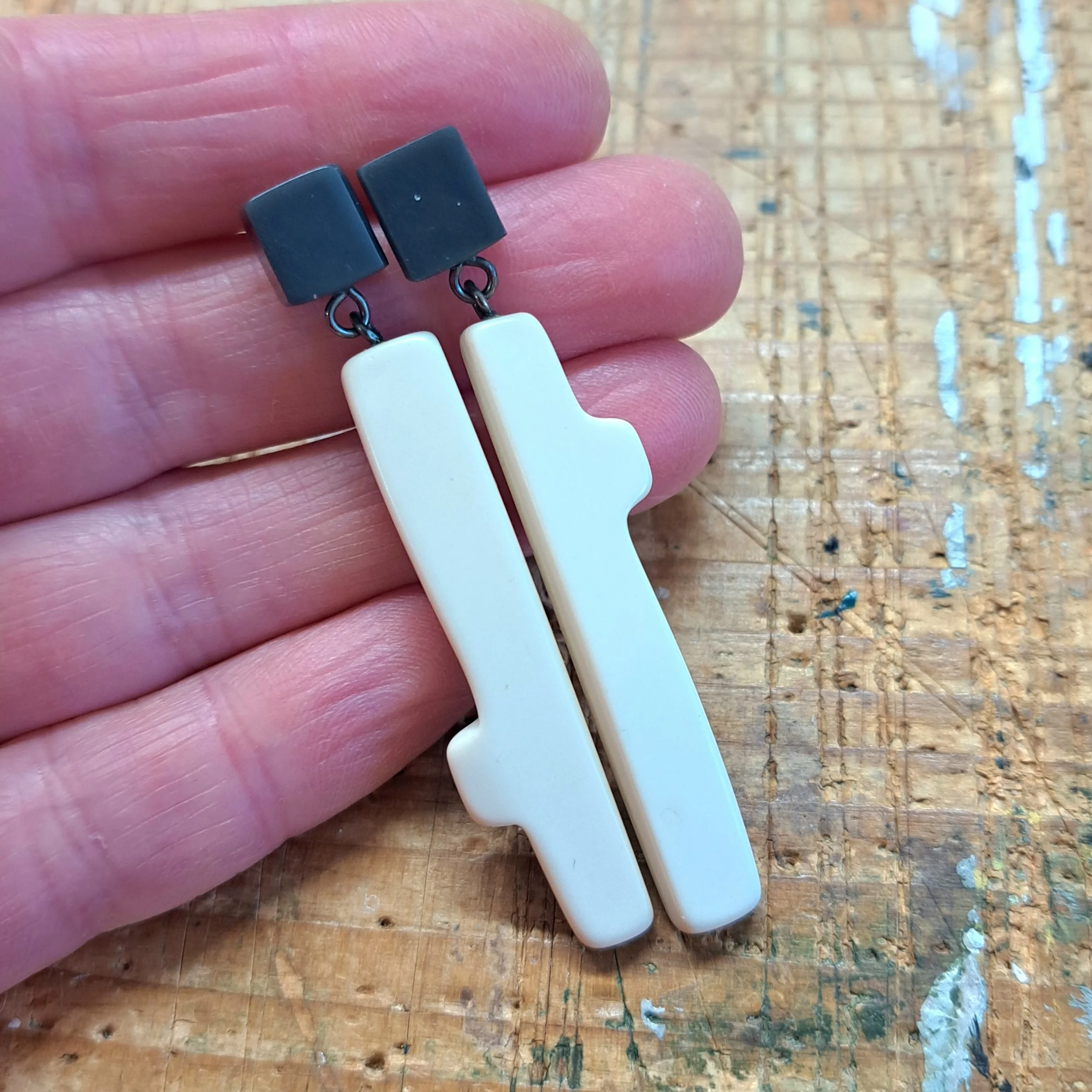 monochrome twig double drops