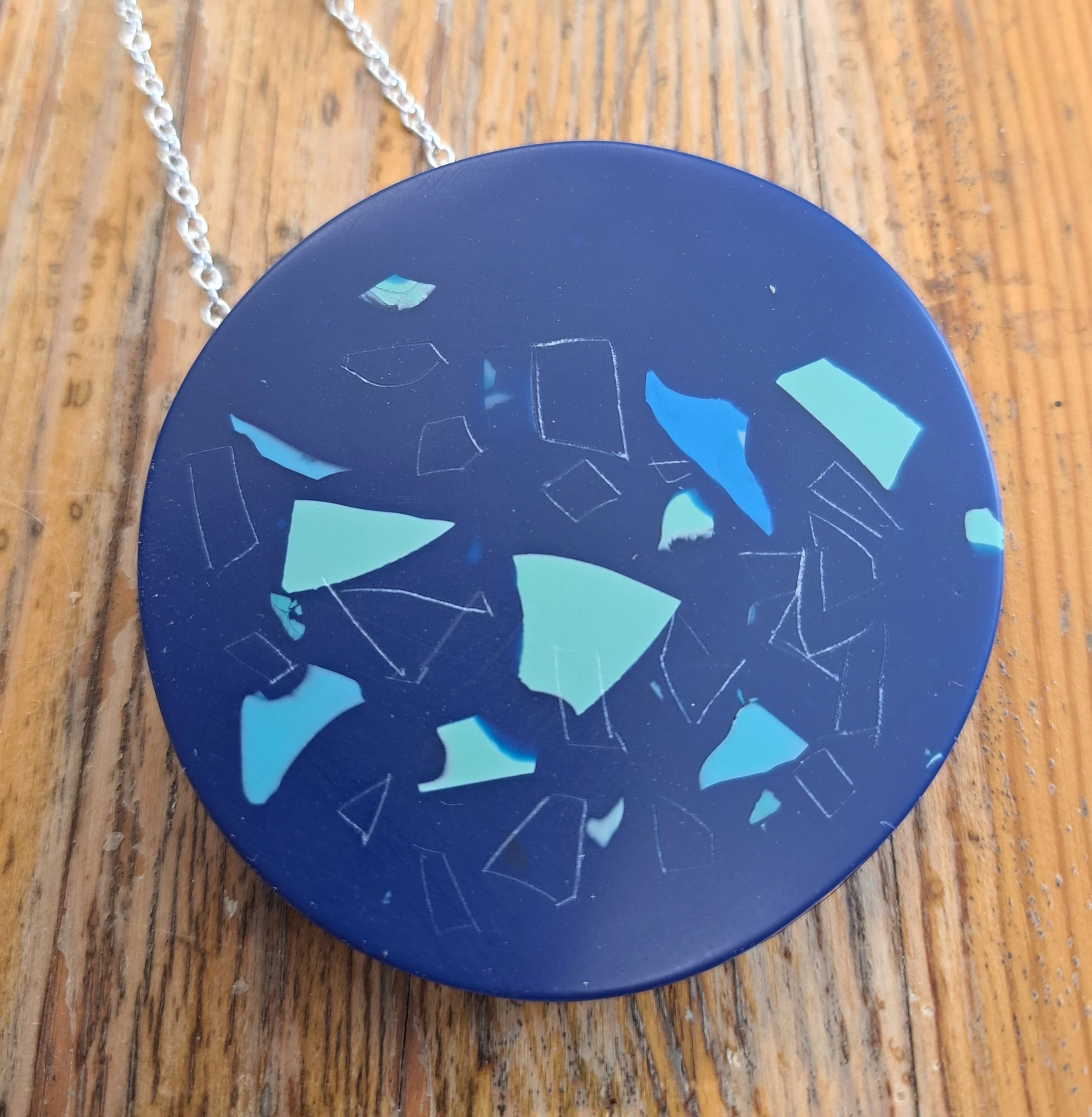 statement chunky blue speckle necklace