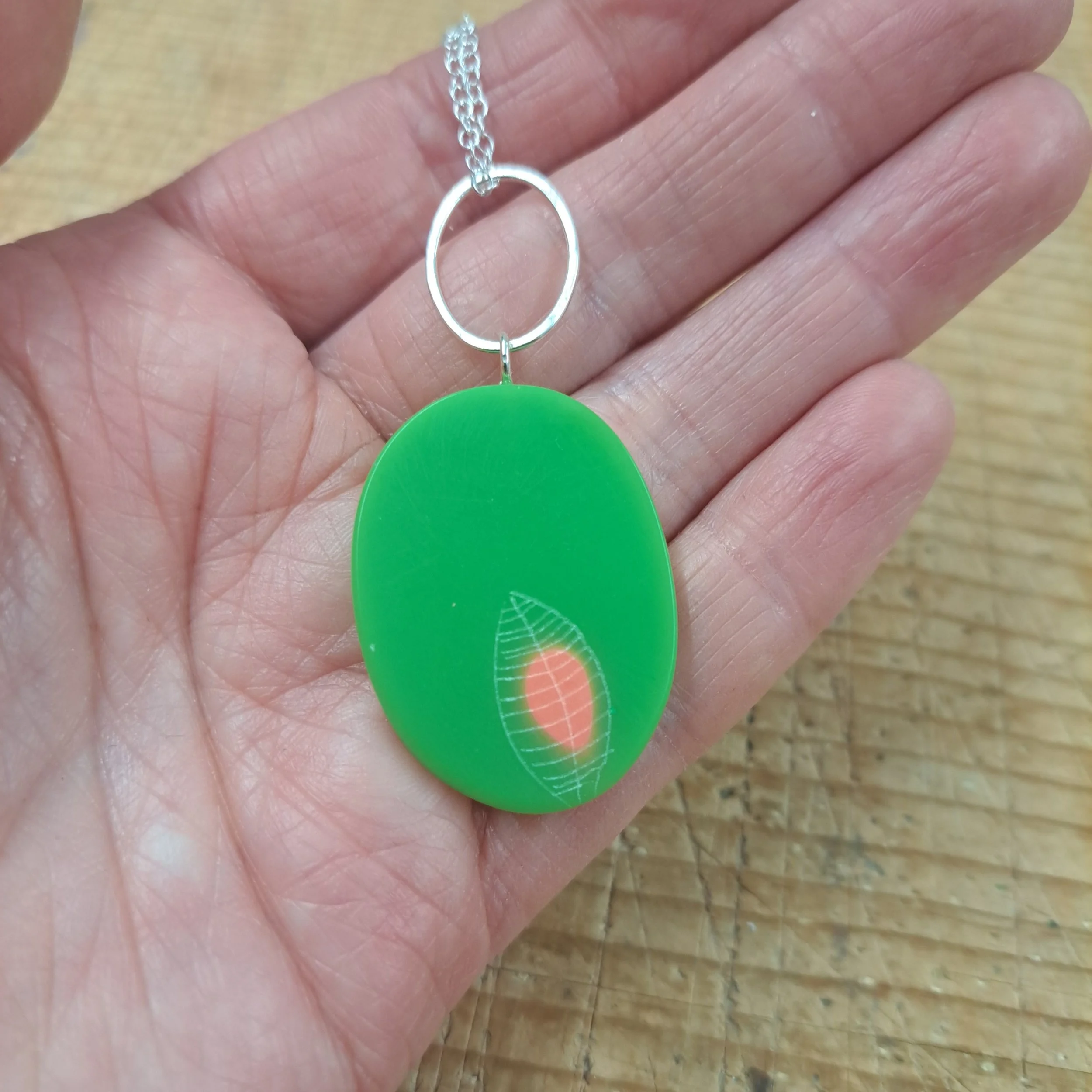 necklace oval green pink1.jpg