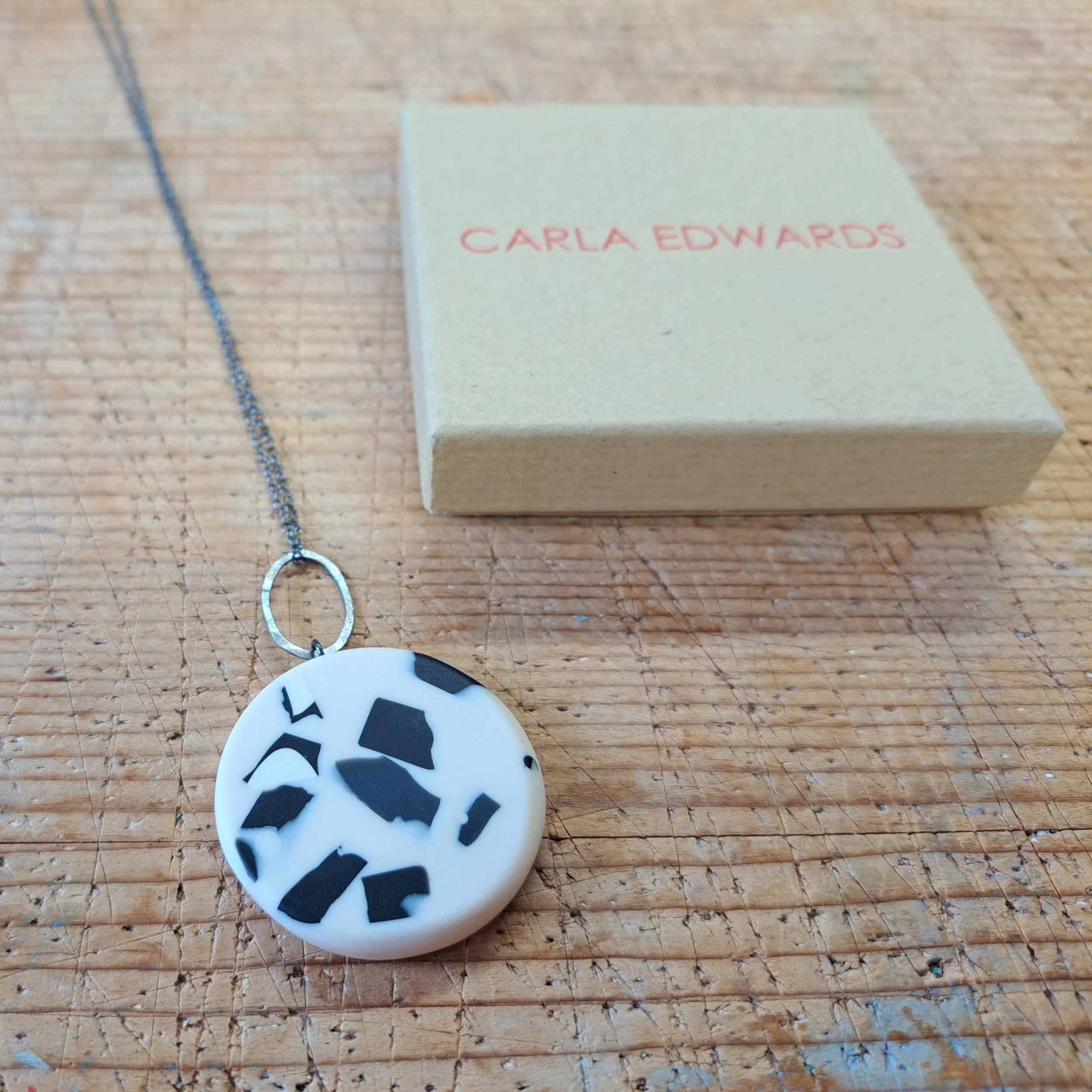 cream xl round pendant