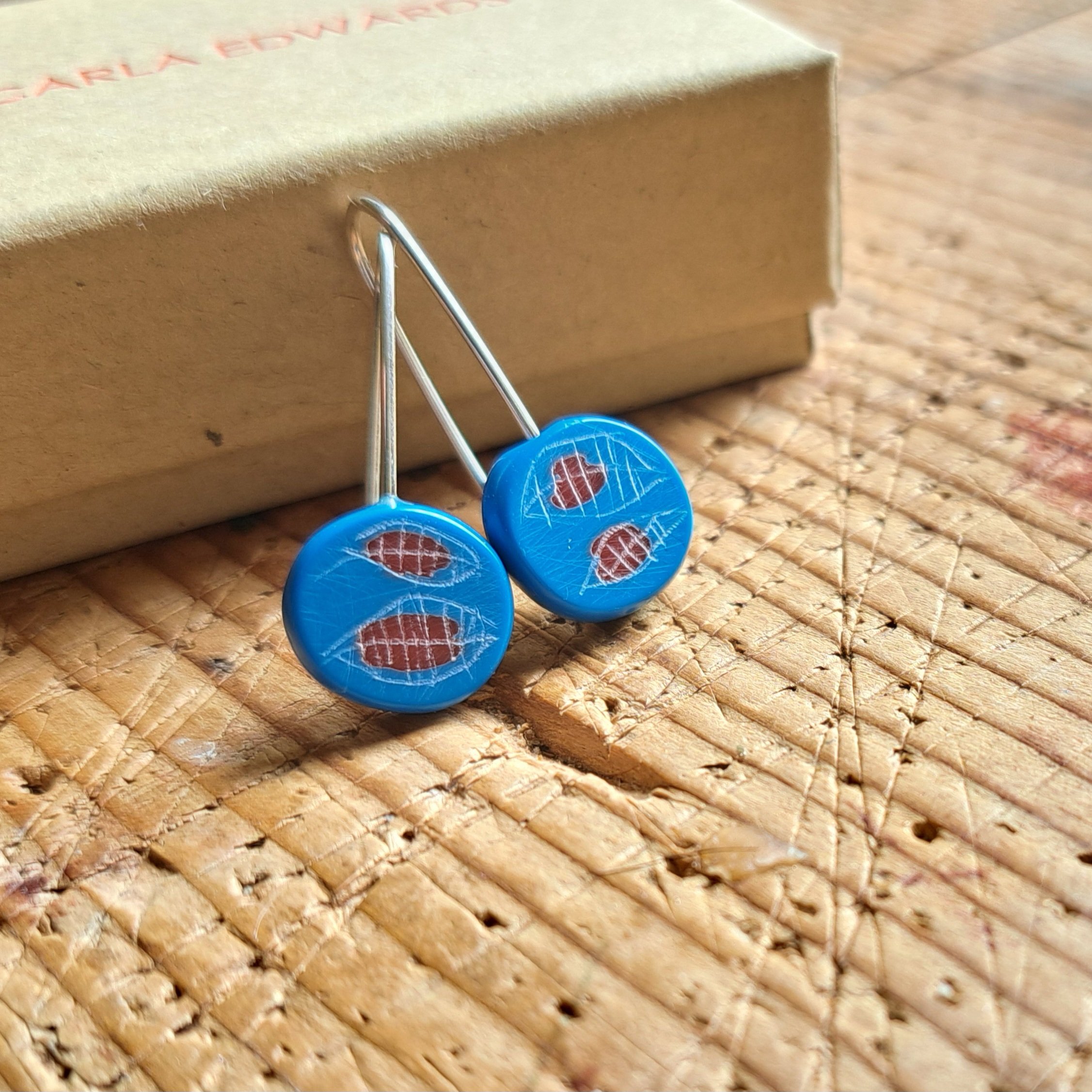 blue and red mini round drops