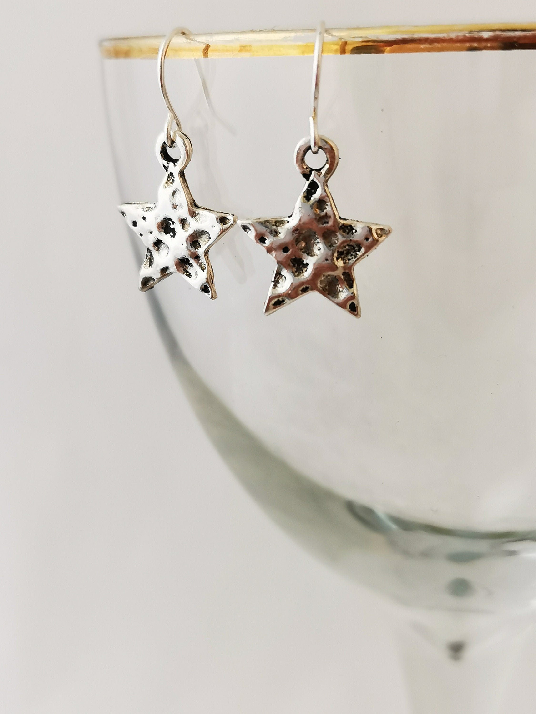 Silver hammered star dangly earrings. Silver plated, nickel free, Hypoallergenic