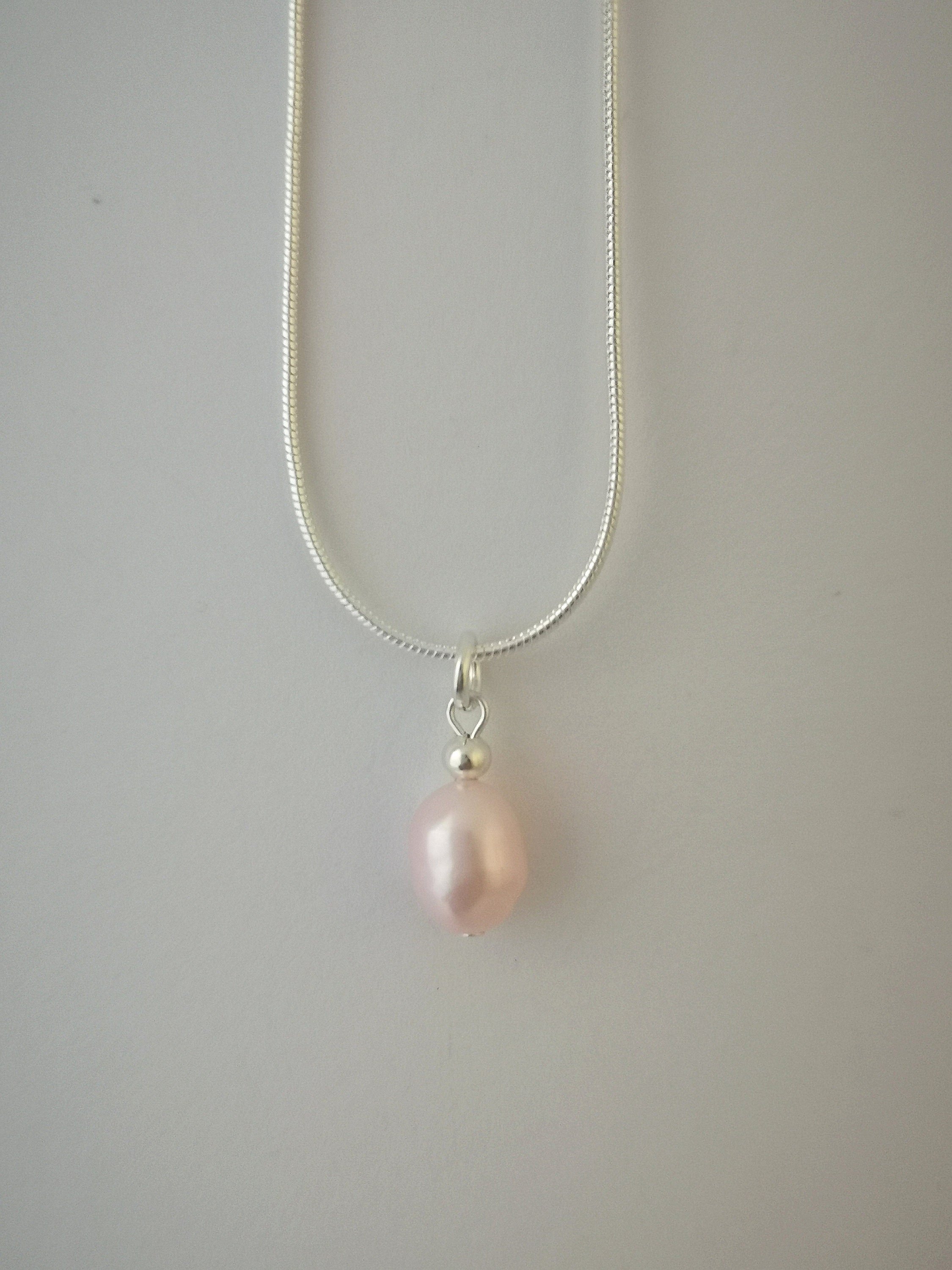 Simple single soft pink pearl necklace. Pink freshwater pearl pendant necklace.