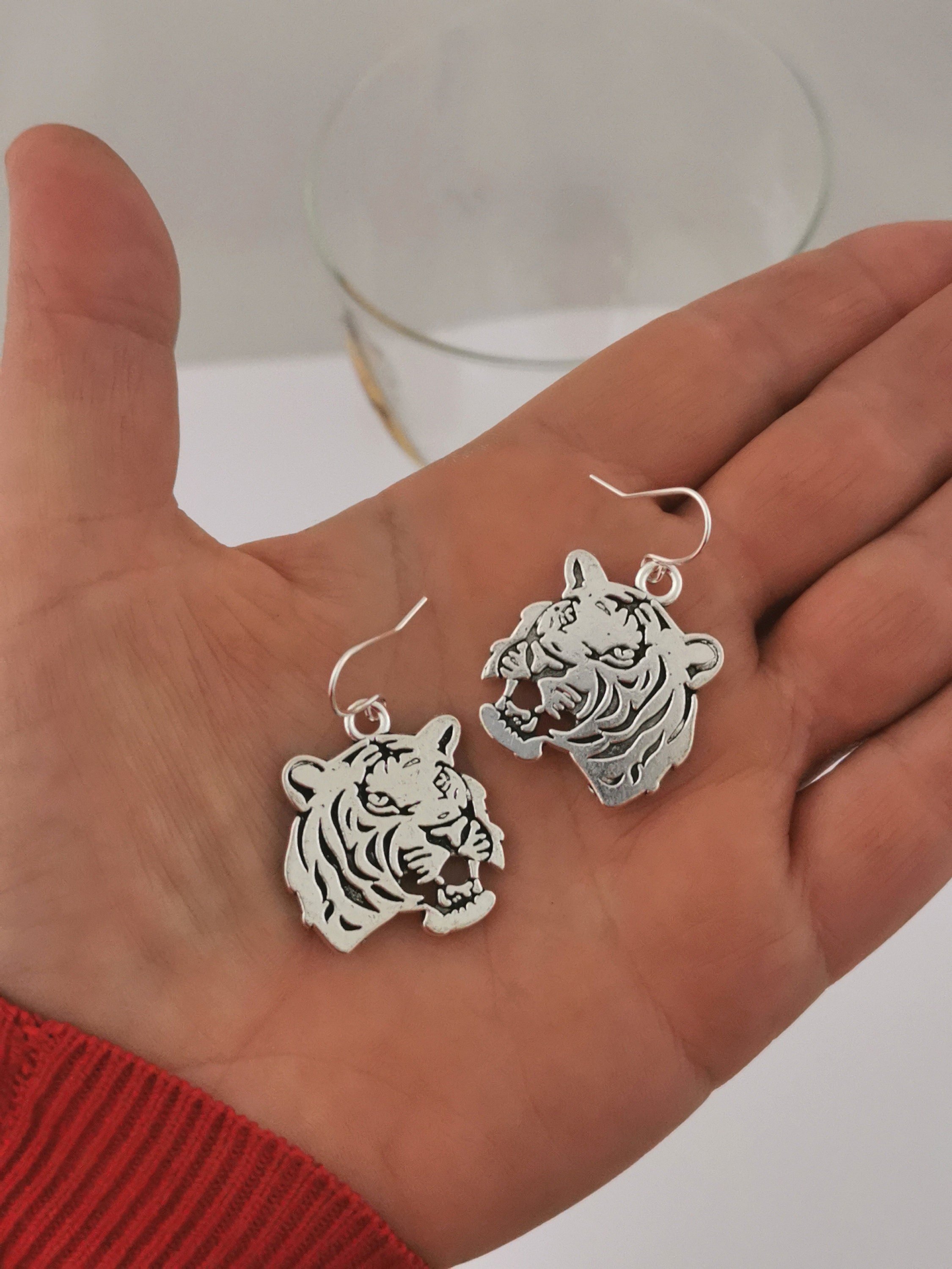 https://i.etsystatic.com/23705887/r/il/ca2484/2919265997/il_fullxfull.2919265997_amwy.jpg