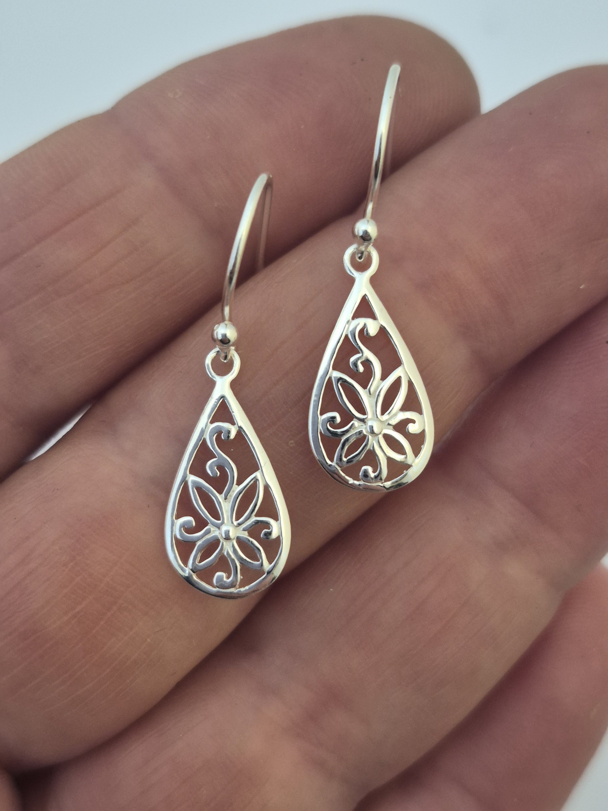 Pretty silver flower earrings