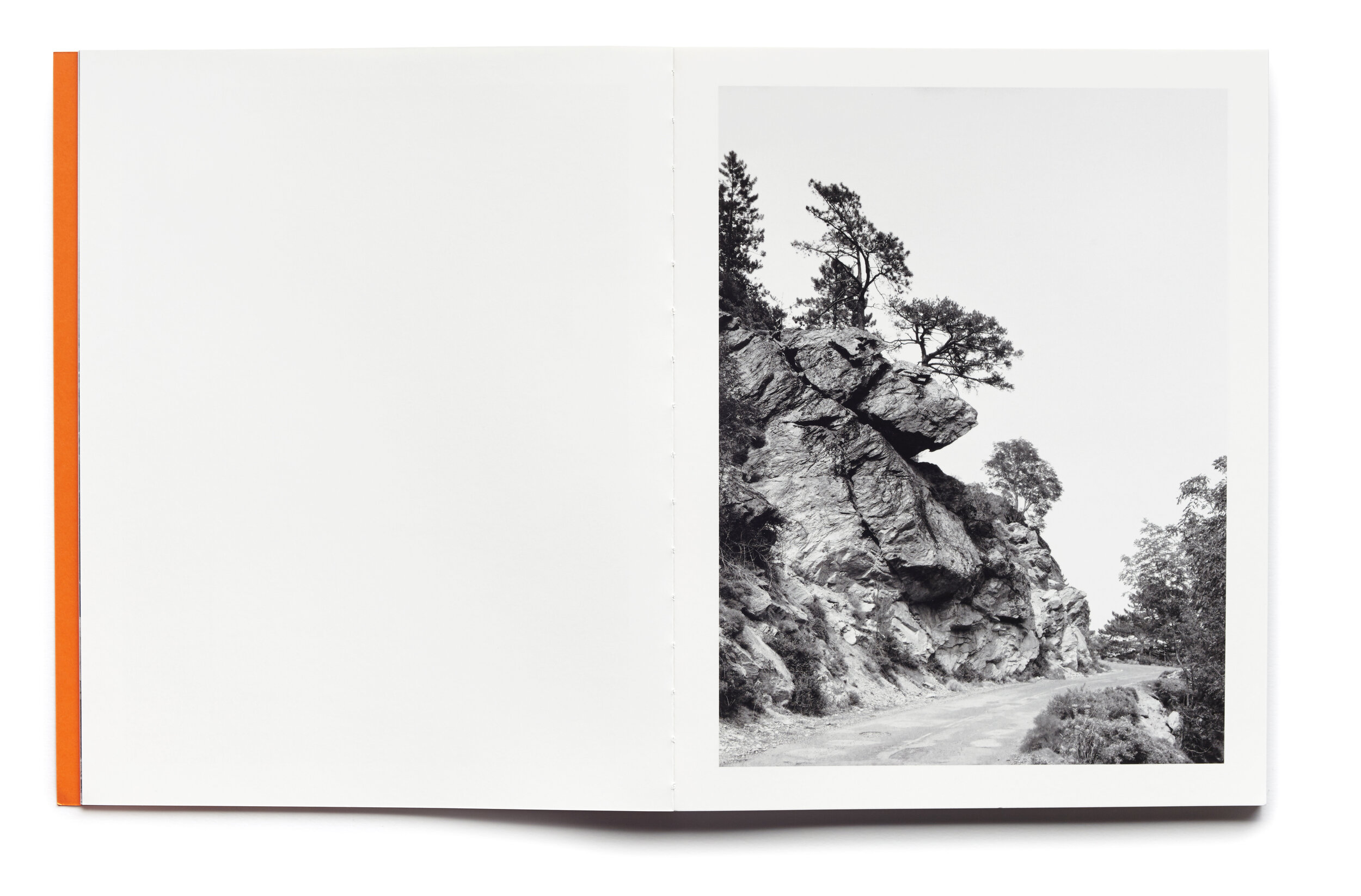 PEAK OIL / 2017 / 24 x 31 cm. / 68 pages + print + insert / ISBN 9789492811103 / ROMA Publication nr 312