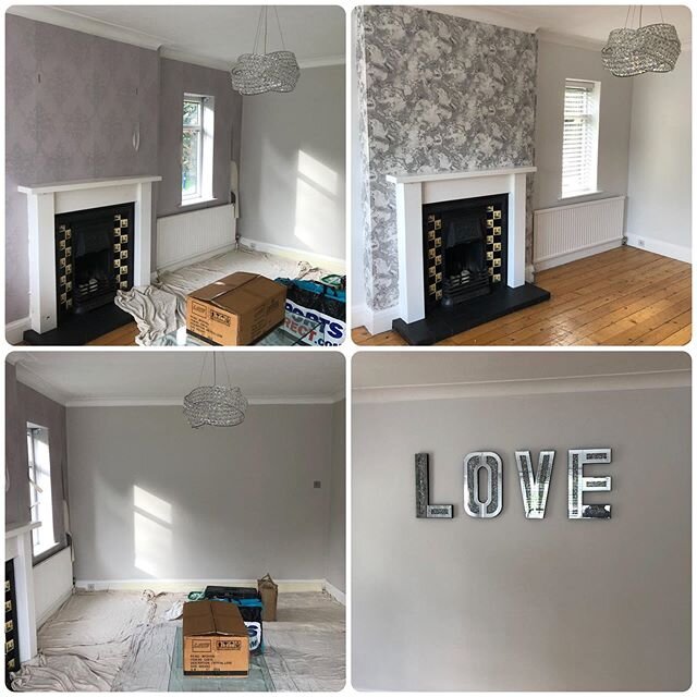 🔹Transformation🔸 (LEFT ➡️ RIGHT)
Fresh coat of paint and new feature wall wallpaper! 
#ziggydecorating #ziggydecoratinguk #interior #decor #paintinganddecorating #dulux #duluxpaint #painting #decorating #interiordesign #featurewall #wallpaper #wall