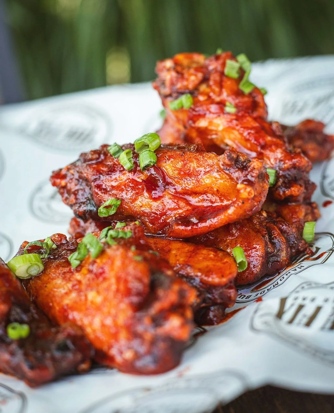 🥊 Choose your fighter.⁠
⁠
Team Sweet Fire (Marlborough) &mdash; sweet chili, smoked paprika, and sliced scallions bringing just the right amount of heat.⁠
⁠
Team Garlic Parmesan (Worcester) &mdash; crispy wings coated in buttery garlic and parmesan.
