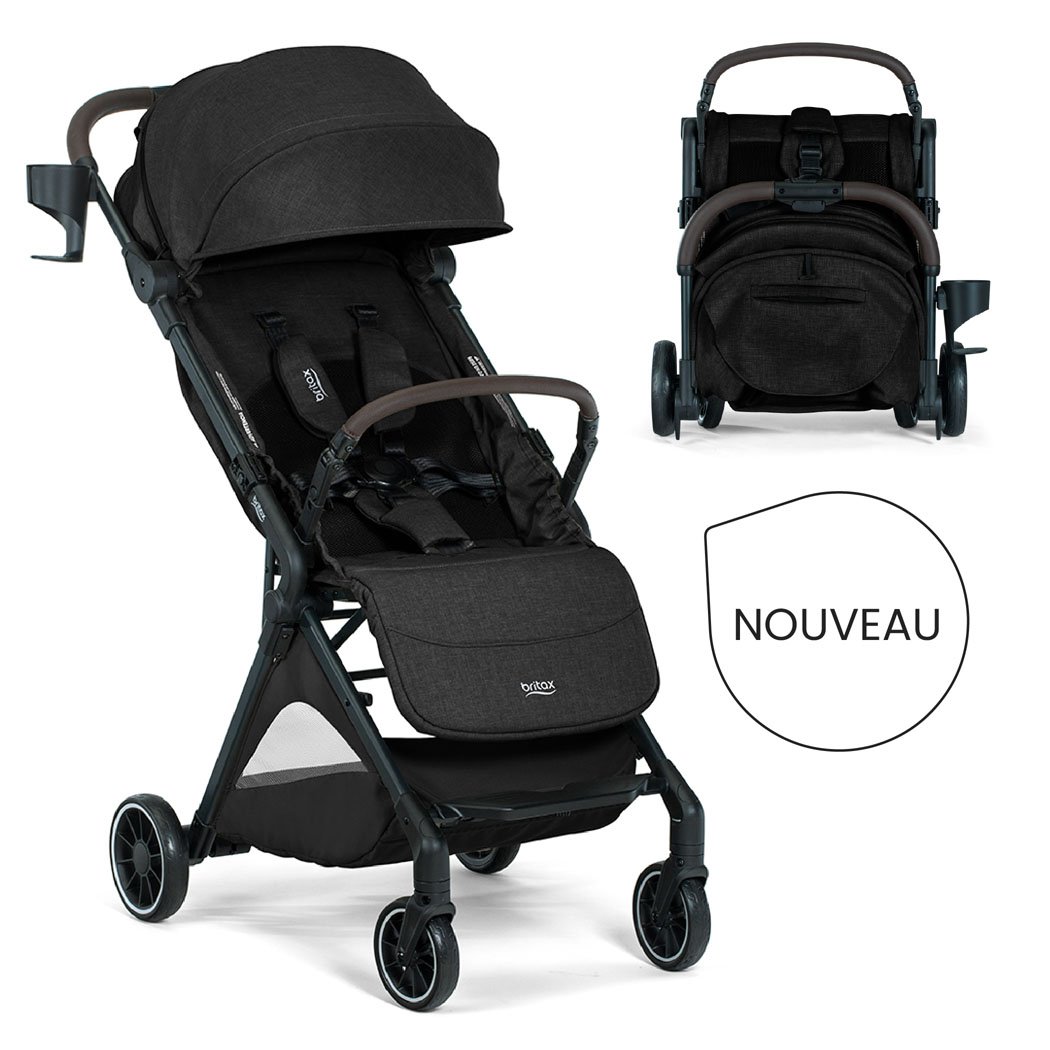 Nouveau. Une poussette noire avec une barre de protection, un auvent, un porte-gobelet et le logo Britax.