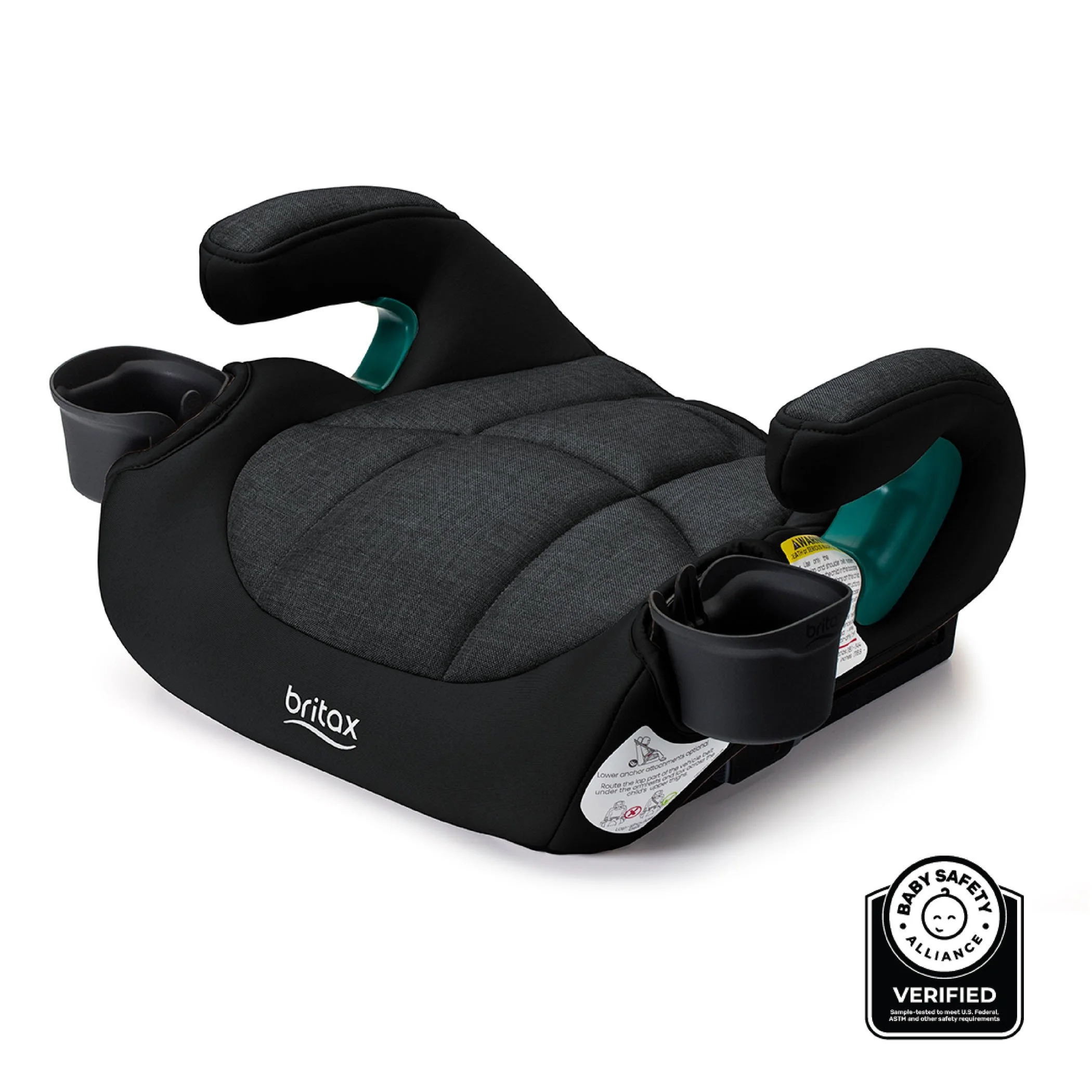 Un siège rehausseur sans dossier de Britax, avec une housse noire, des accoudoirs et deux porte-gobelets. 