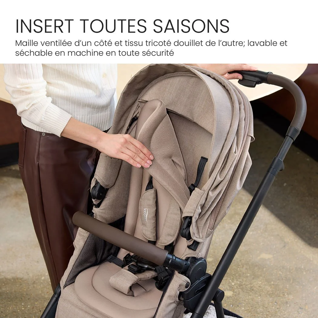Insert toutes saisons. Maille ventilée d’un côté, tricot douillet de l’autre; lavable et séchable à la machine. 