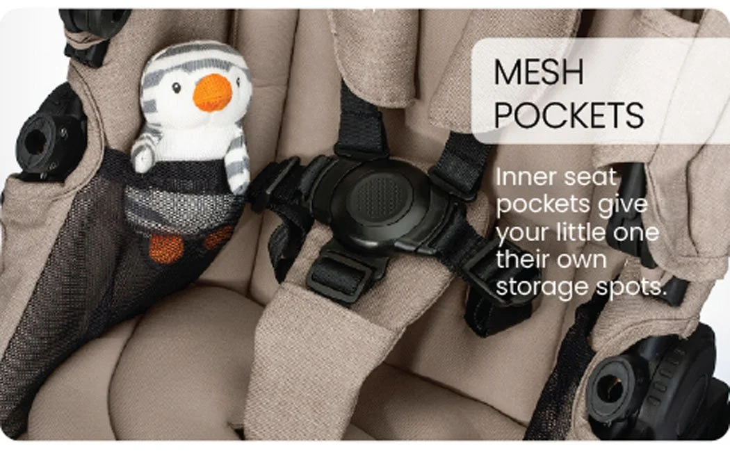 Mesh inner seat pockets give your little one storage space.