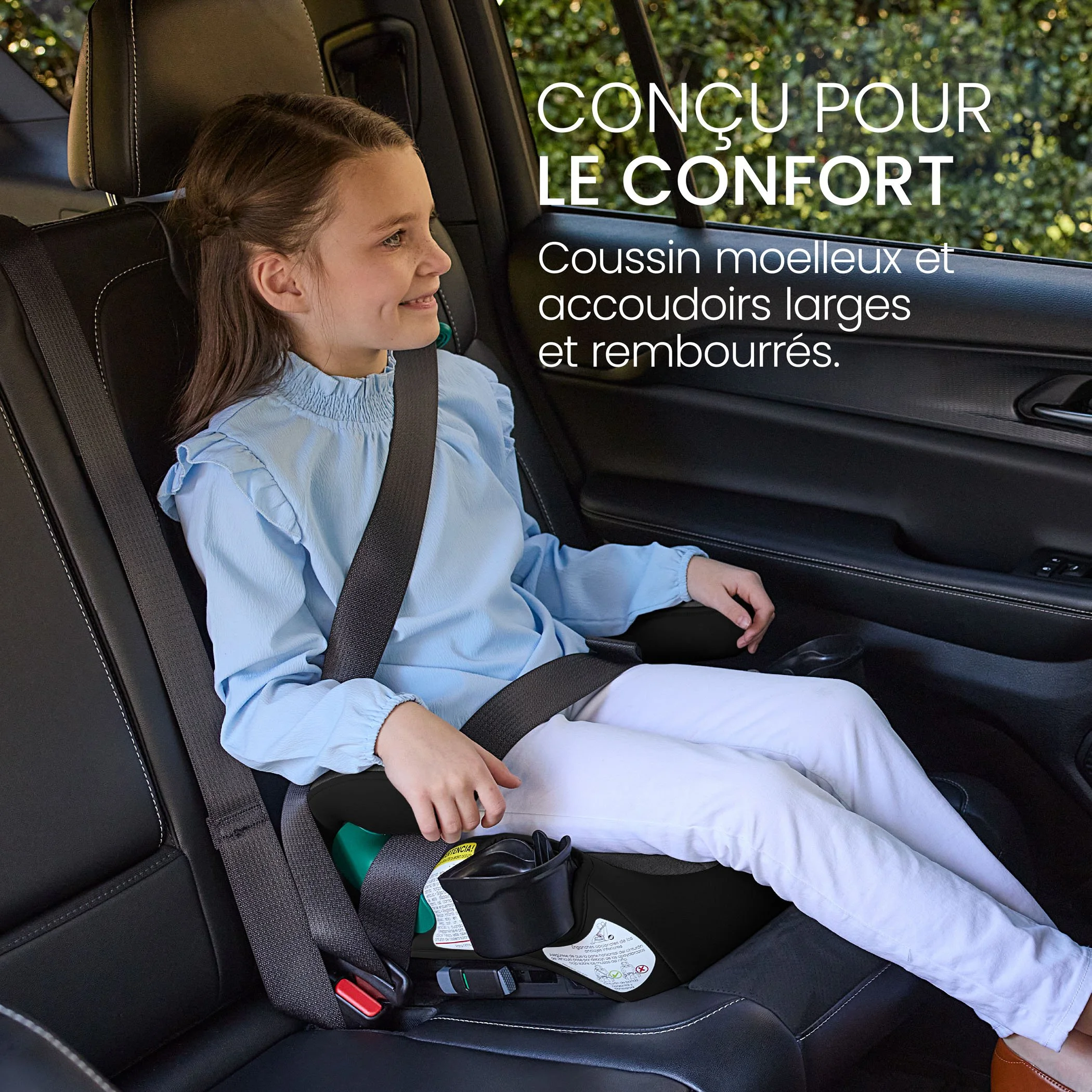 Conçu pour le confort. Coussin moelleux et accoudoirs larges et rembourrés. 