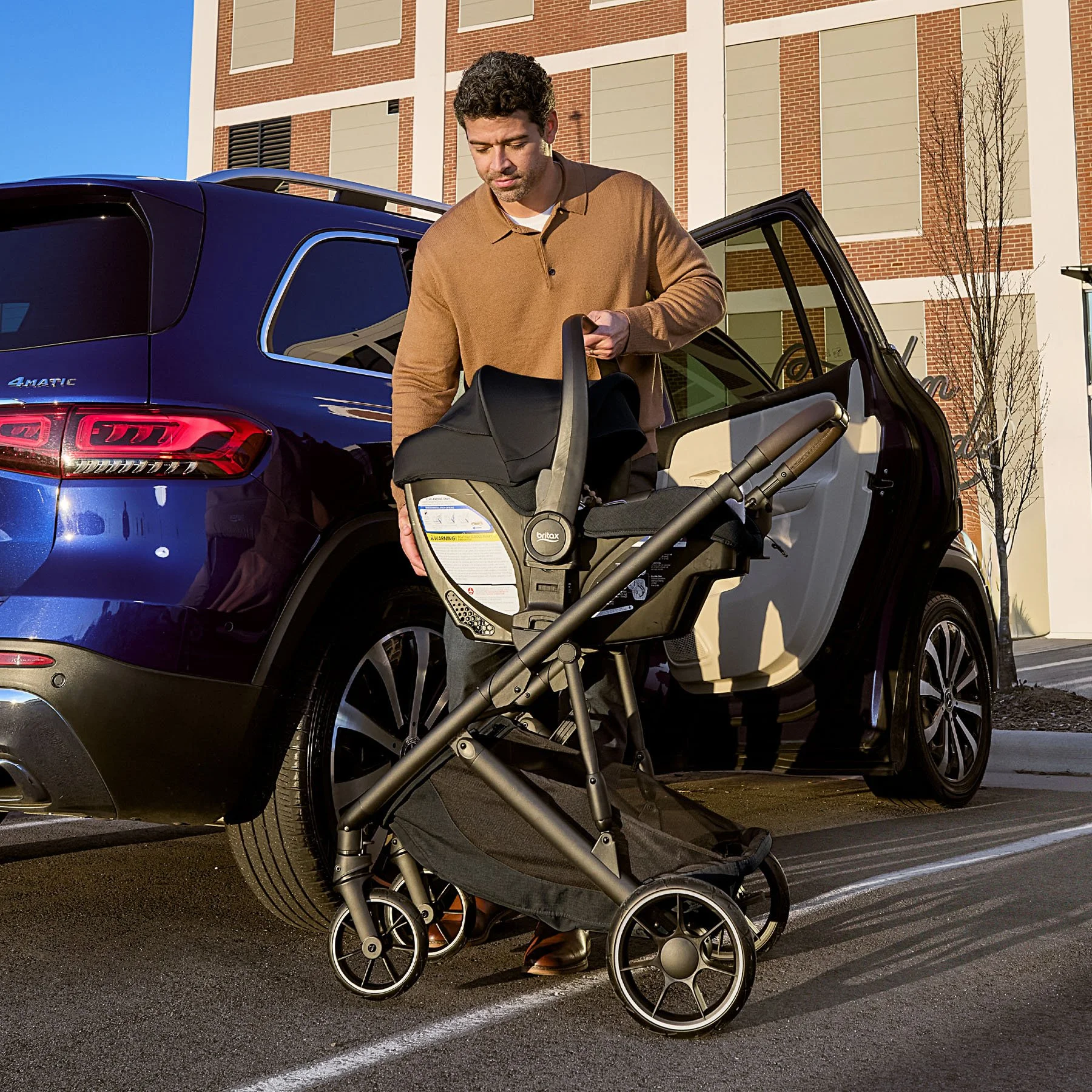 Profitez dès le premier jour du mode siège d’auto pour nourrisson orienté vers les parents ou vers l’avant.   