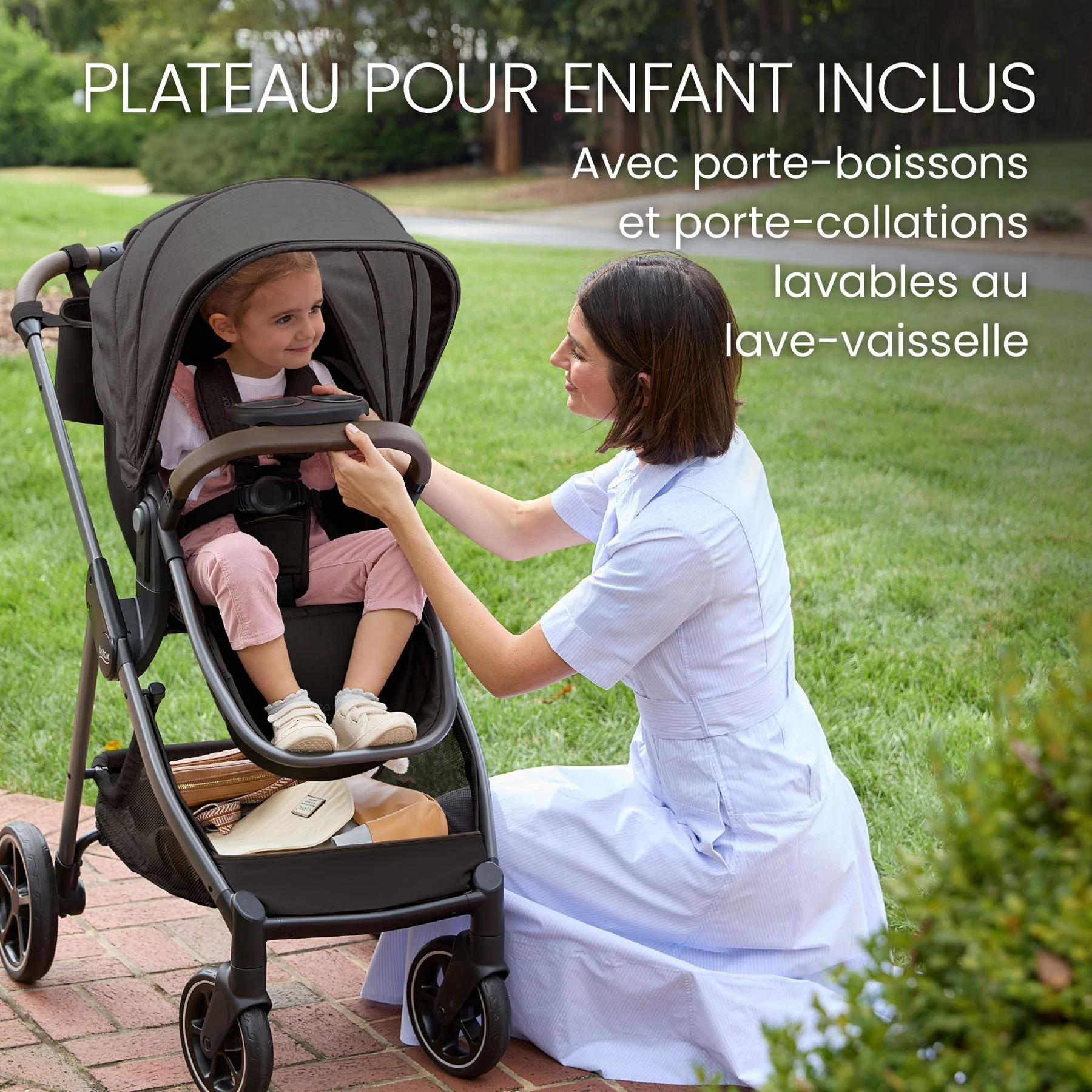 Plateau pour enfant inclus. Avec porte-boissons et porte-collations lavables au lave-vaisselle. 