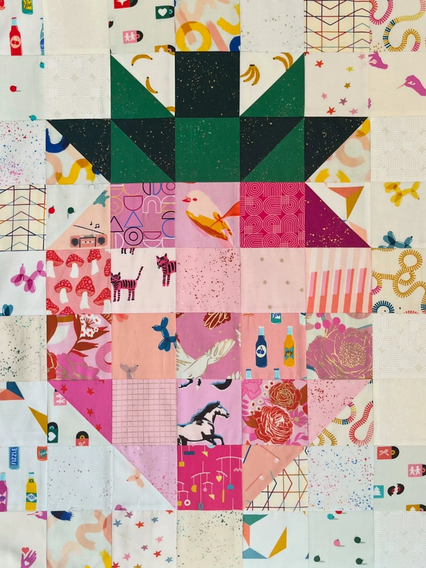 It was all about the strawberries 🍓 for Month 6 of the RuBeeStarSewist Bee and I can&rsquo;t get over how cute this came out! I had a lot of fun fussy cutting the squares - which is your favourite? 🍓
🐝
Queen Bee: @bri.inbloom 
Pattern: Scrappy Hap