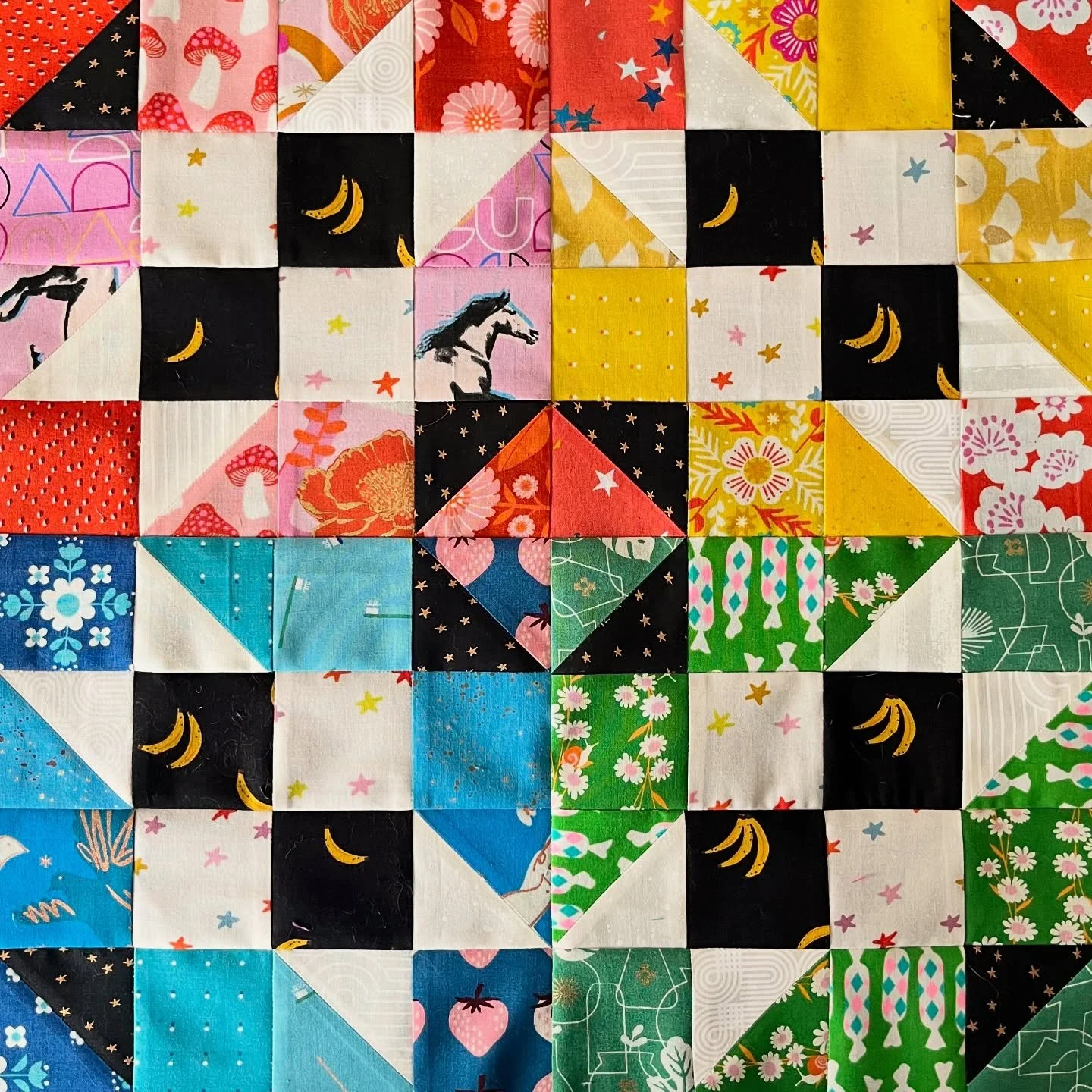Having just booked time on a longarm to quilt my own #RuBeeStarSewists quilt, I should probably catch up on sharing the blocks I made for my bee mates 🫣 Month 10 was a fussy cutting playground that was so fun to make - I highly recommend this patter