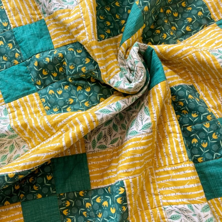 Can you believe it&rsquo;s EIGHT years today since I finished my first ever quilt? It feels like forever and no time at all!
✨
It&rsquo;s very much a &lsquo;first quilt&rsquo; - there are wonky stitches, not all of the points are perfect and the bind