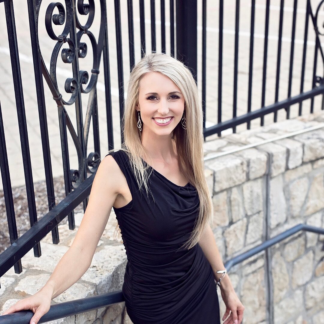 👋 HELLO! NICE TO MEET YOU! 
Here is a little about me. 😊
Tell me a little about YOU in the comments! ⬇️
⠀⠀⠀⠀⠀⠀⠀⠀⠀
🏠 I began my real estate profession in 2015. I have always loved working with people and viewing beautiful homes, but I had no idea h