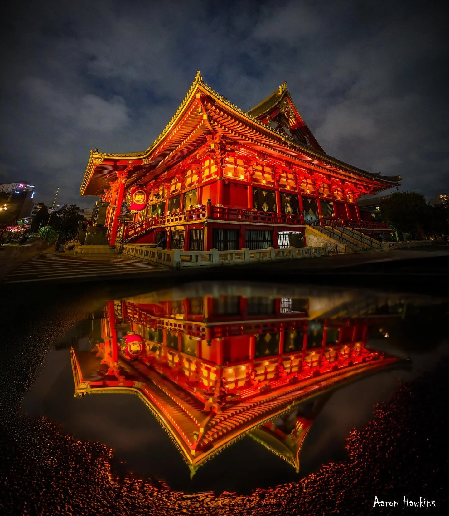 1300 years of reflection ✨
In the heart of Tokyo stands Sensō-ji, Tokyo’s oldest temple, founded in 645 AD. According to legend, two fishermen discovered a small golden statue of Kannon aka Chenrezig, the Buddhist Goddess of compassion, in the