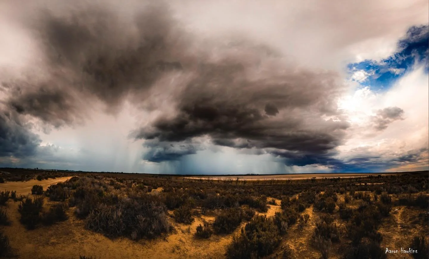Storm front ⛈️ 

Wasn&rsquo;t missing the opportunity for a photo of the approaching storm front! It&rsquo;s been a while since I saw one! 
It will be really hard to see detail on a phone but the centre section features a huge downfall! It was a mass