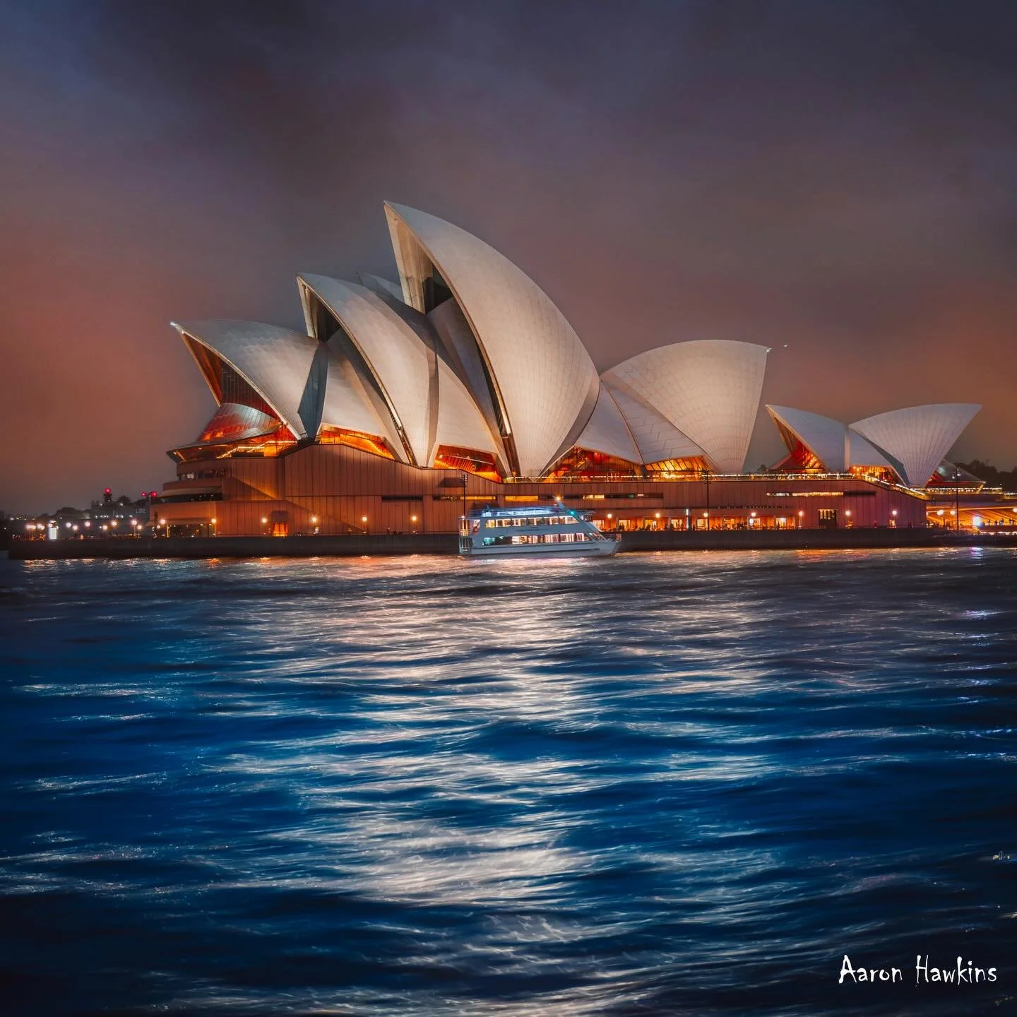 Opera House 🌅

The iconic Sydney Opera House looking all amazing in the fading light. While in Sydney for the recent Regional Economic Development conference hosted by @nswdpird it wouldn&rsquo;t be right to not go shoot some icons. I heard that viv