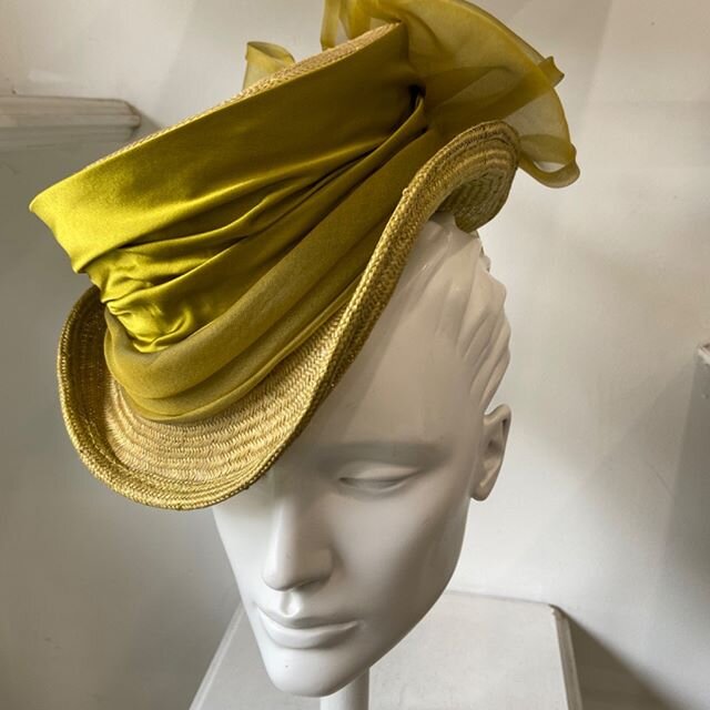 #neilgrigg #stpatricksday #green #couturefashion #ridinghat  fabulous fine straw riding hat in the brightest of olive greens....Happy St Pat&rsquo;s Day....available now