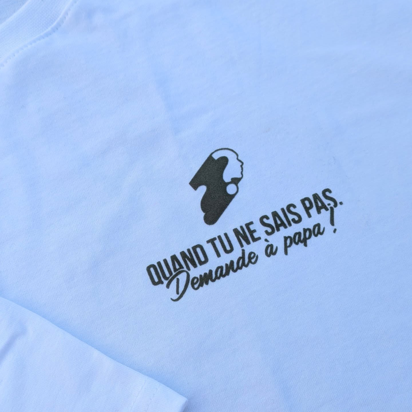 F&ecirc;te des p&egrave;res ⚡
.
Quand tu ne sais pas, demande &agrave; papa ⁉️
.
.
Toutes vos petites phrases misent en lumi&egrave;re pour faire sourire, faire plaisir.
.
#personnalisationtextile #creationartisanale #cadeaupersonnalis&eacute; #creat