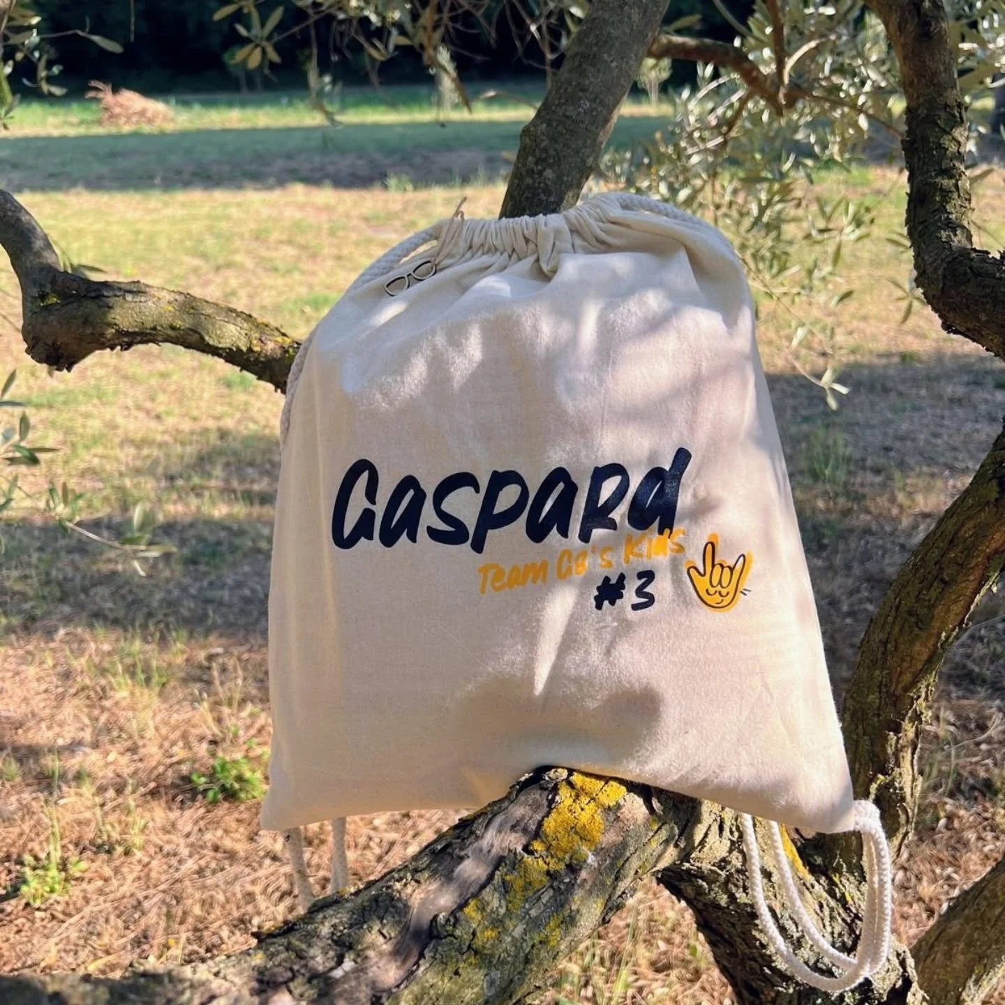 Team G8's Kids 💫
---

🎒✨ Une tribu de 8 enfants, une bande de copains ins&eacute;parables&hellip; et maintenant, chacun son sac &agrave; dos personnalis&eacute; !
Cadeau unique pour des moments magiques 💫
Des petits sacs en toile faits avec amour,