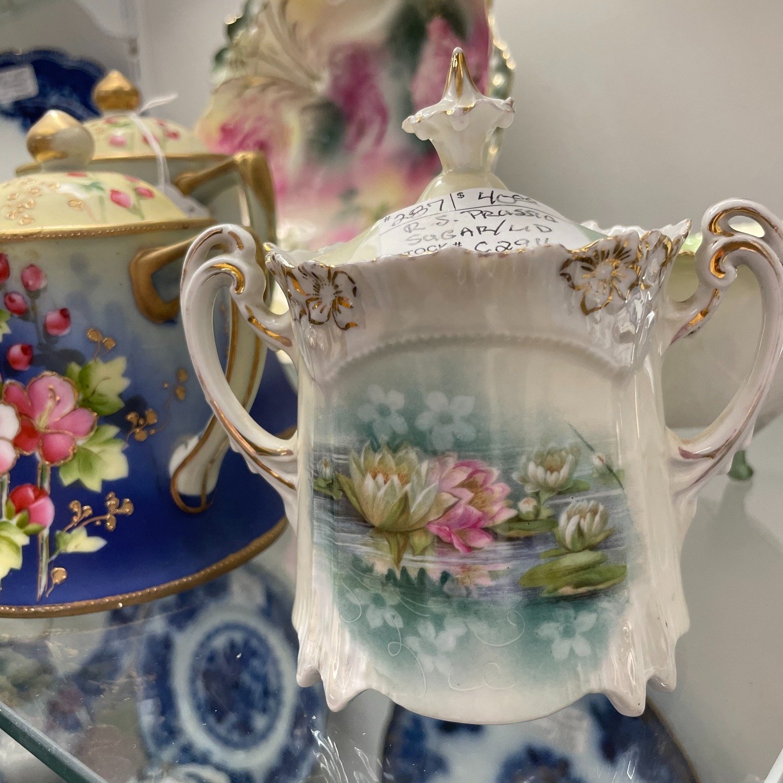 #waybackwednesday  special pieces everywhere! #heretodaymaybetomorrowmaybenot #antiques #decorandmore #vintage #rocantiques #roc #cdga #OMA #ontariomallantiques #waybackwednesday #vintageliving #vintage #collectibles #vintageny #antiquesnewyork #roca