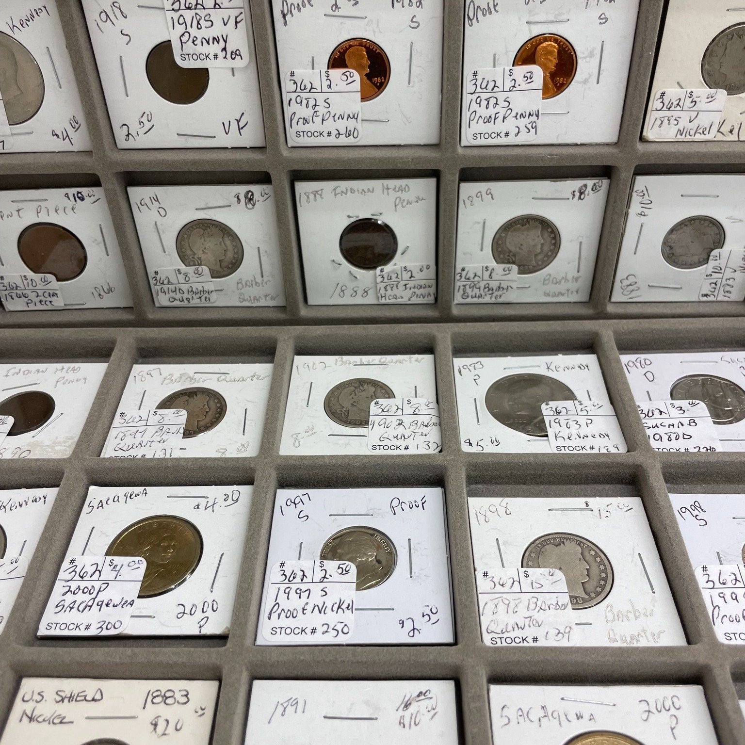 #waybackwednesday Coins for days! #heretodaymaybetomorrowmaybenot #antiques #decorandmore #vintage #rocantiques #roc #cdga #OMA #ontariomallantiques #waybackwednesday #vintageliving #vintage #collectibles #vintageny #antiquesnewyork #rocantiques