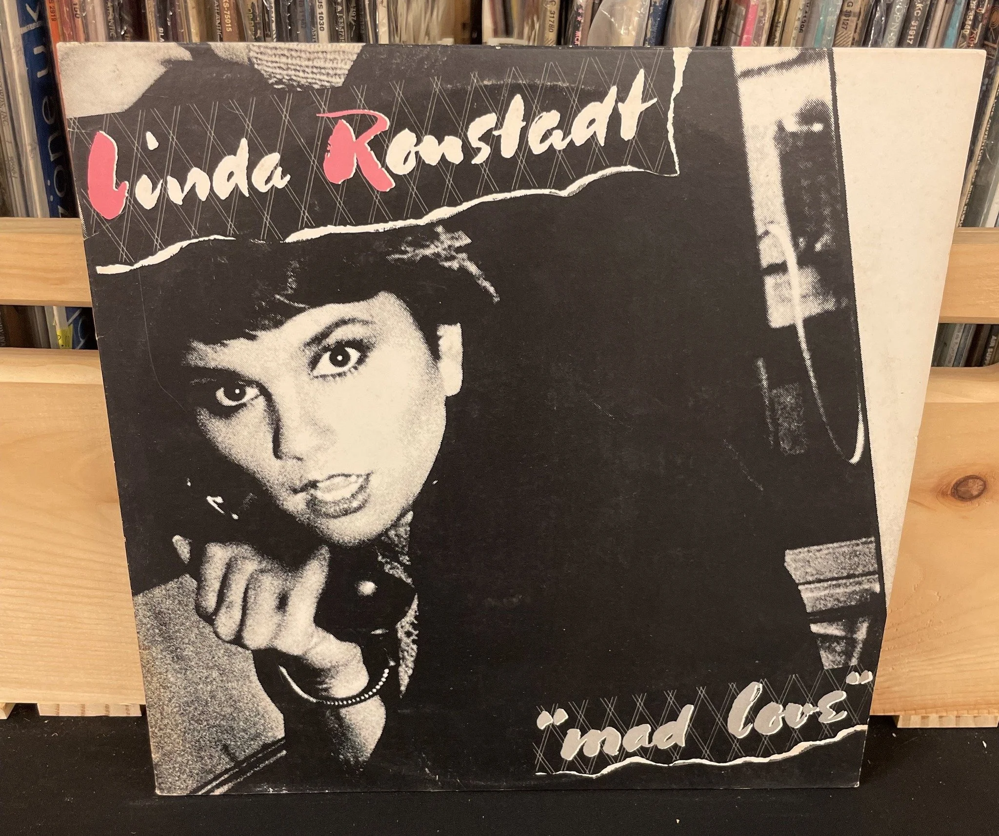 #musicmonday! Linda Ronstadt!  #heretodaymaybetomorrowmaybenot #antiques #decorandmore #vintage #rocantiques #roc #cdga #OMA #ontariomallantiques #vintageliving #vintage #collectibles #vintageny #antiquesnewyork
#rocantiques #vinyl #recordalbums