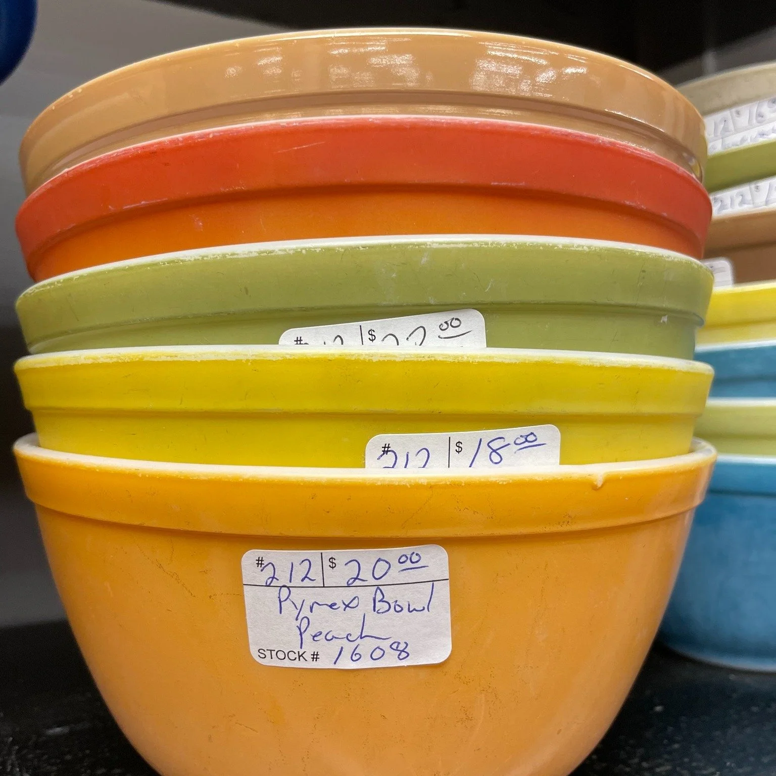 #waybackwednesday! Need some color in your home? These bowls are cheery!  #heretodaymaybetomorrowmaybenot #antiques #decorandmore #vintage #rocantiques #roc #cdga #OMA #ontariomallantiques #waybackwednesday #vintageliving #vintage #collectibles #vint