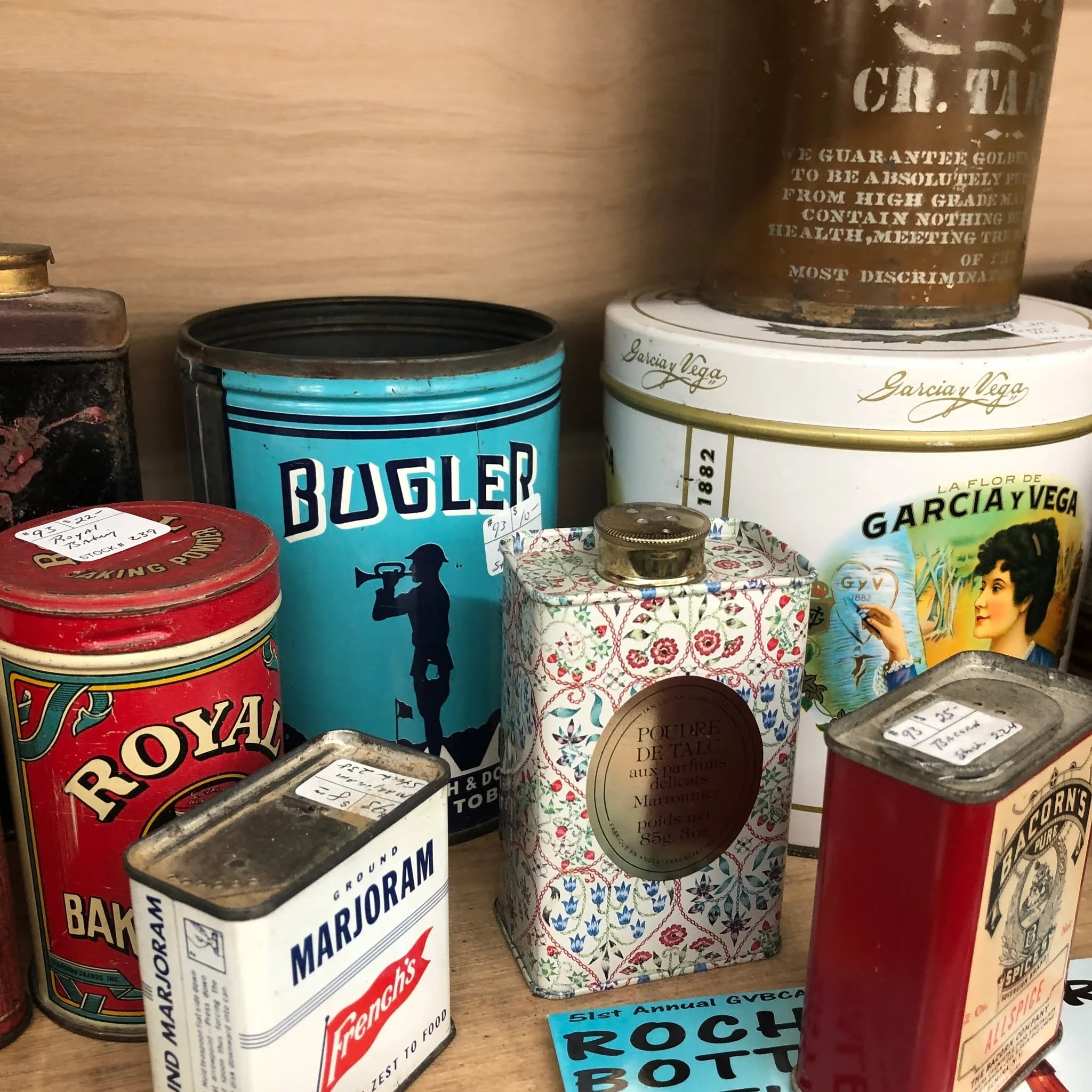 #waybackwednesday❤️ vintage, indeed! #heretodaymaybetomorrowmaybenot #antiques #decorandmore #vintage #rocantiques #roc #cdga #OMA #ontariomallantiques #waybackwednesday #vintageliving #vintage #collectibles #vintageny #antiquesnewyork #rocantiques